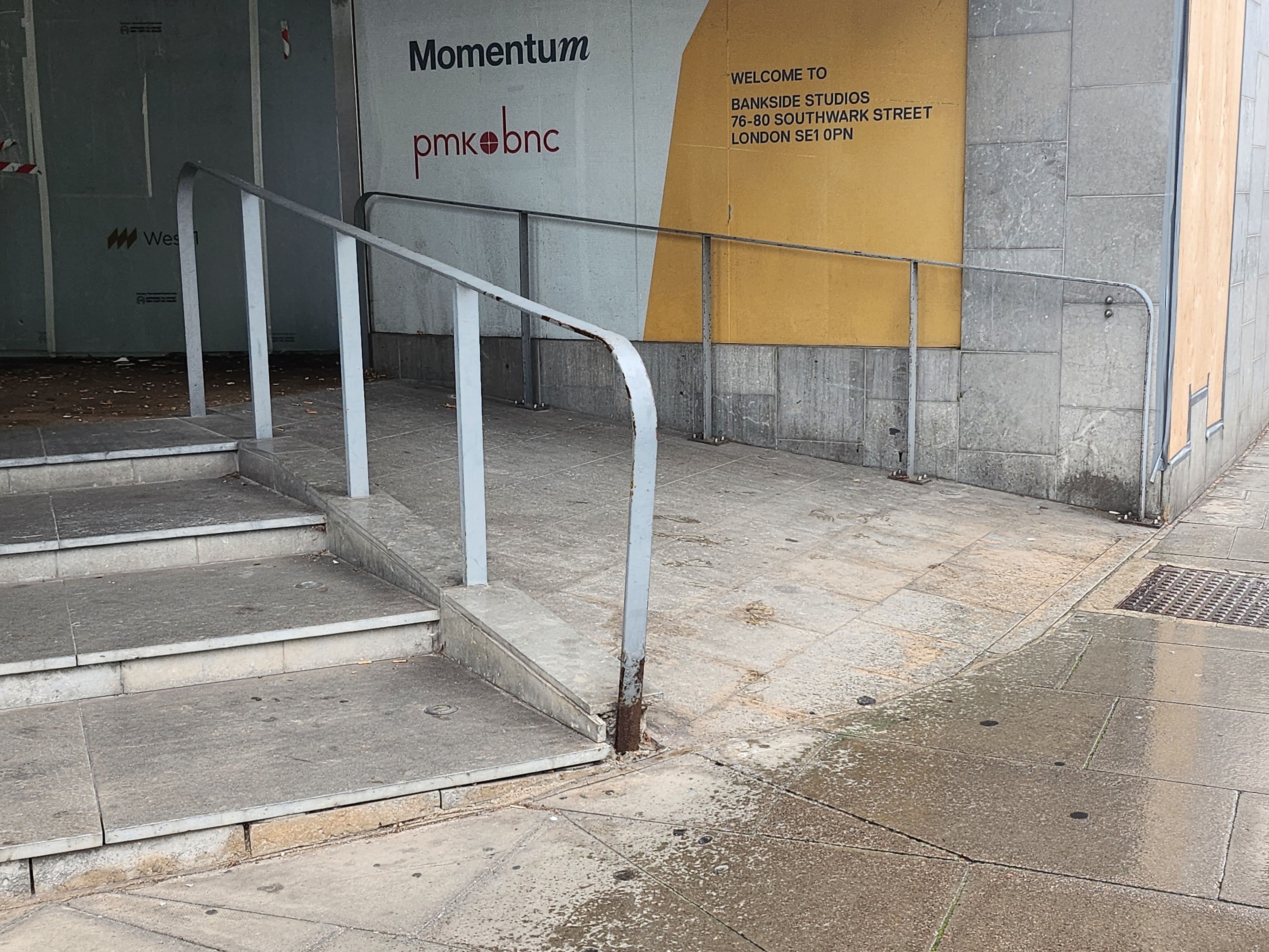 Covered handrail  Southwark London — photo 1
