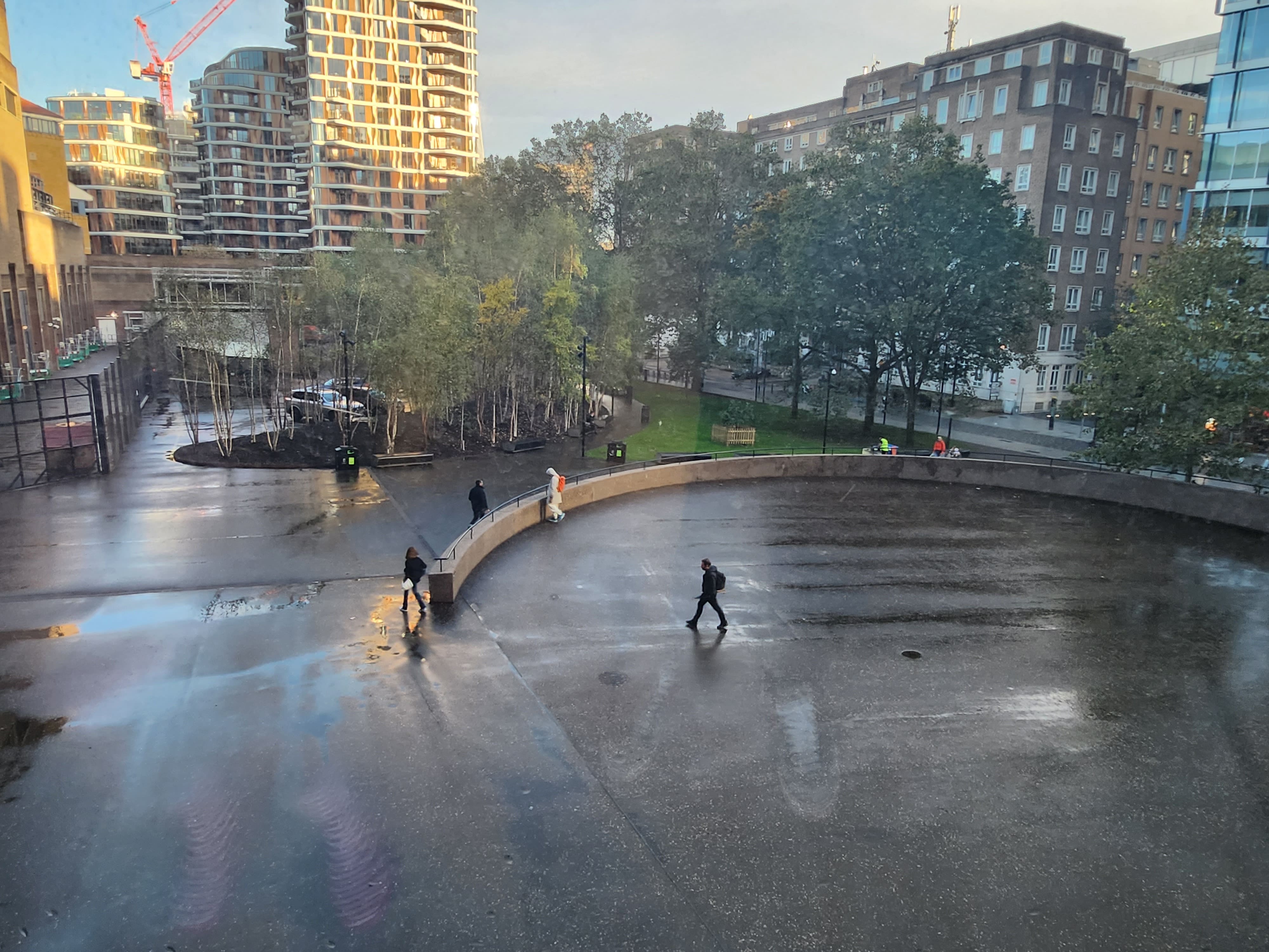 Very high rail with huge gap London — photo 1