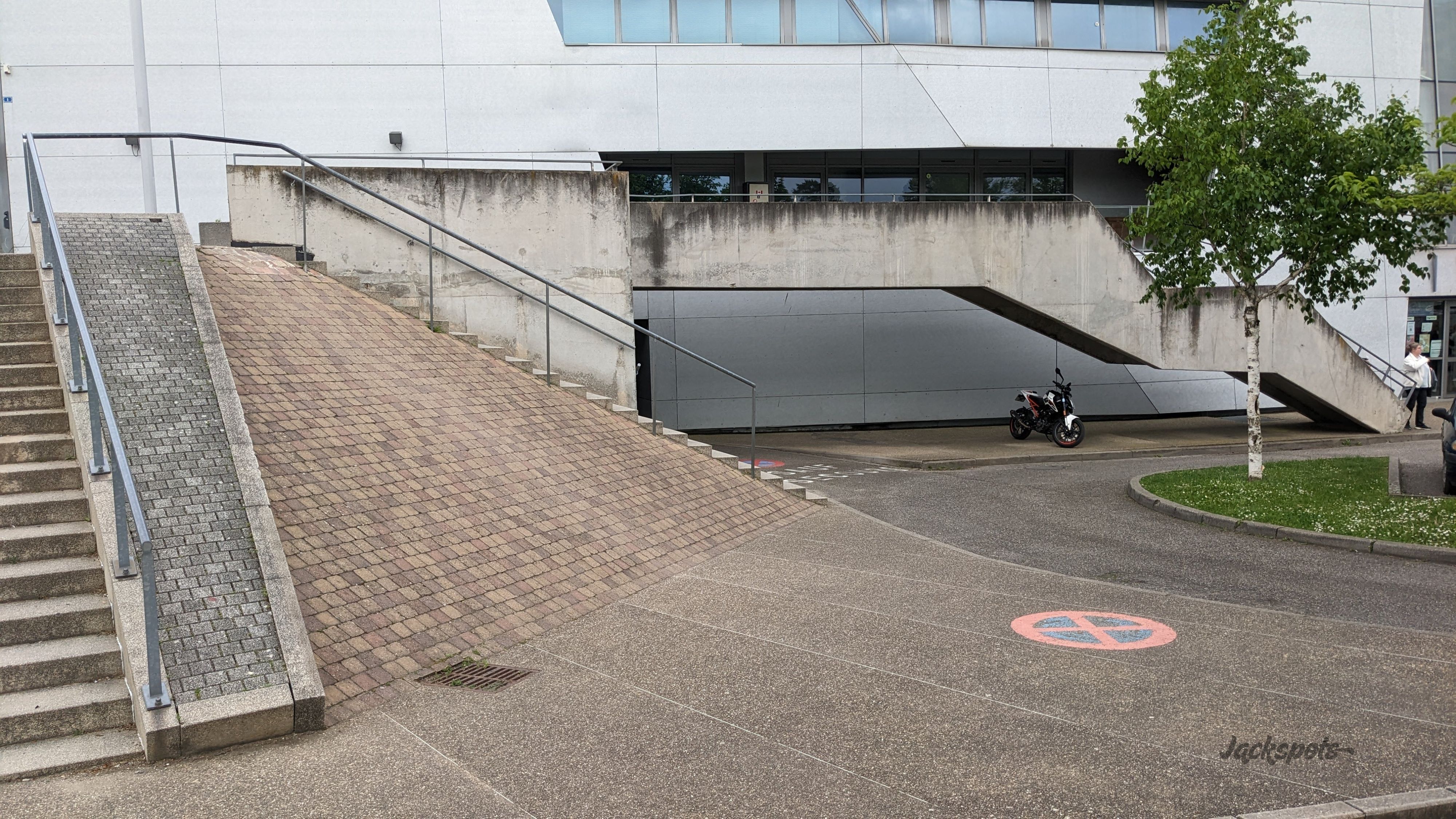 Handrail and Bank — photo 1