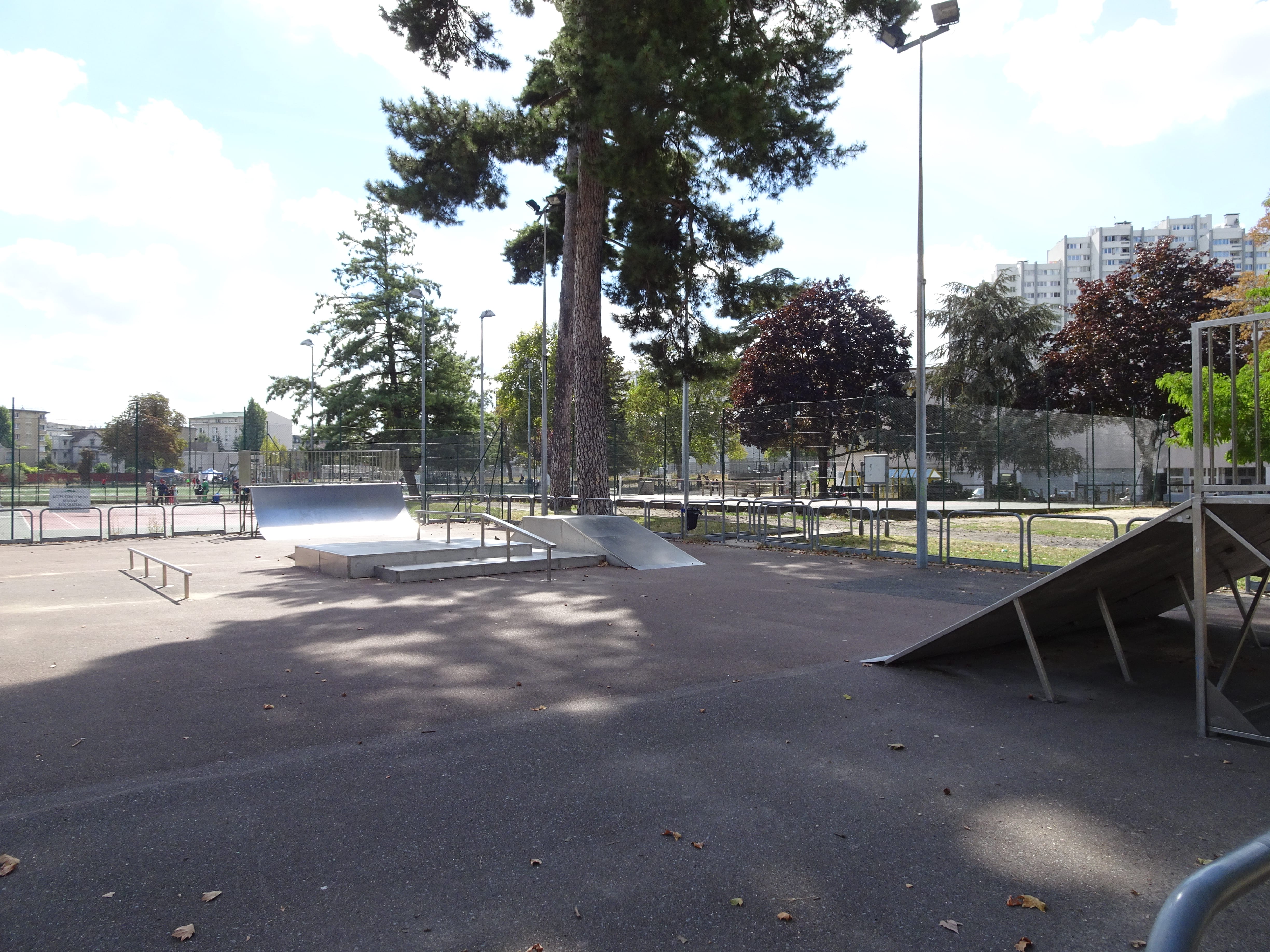 Épinay-sur-Seine skatepark — photo 1