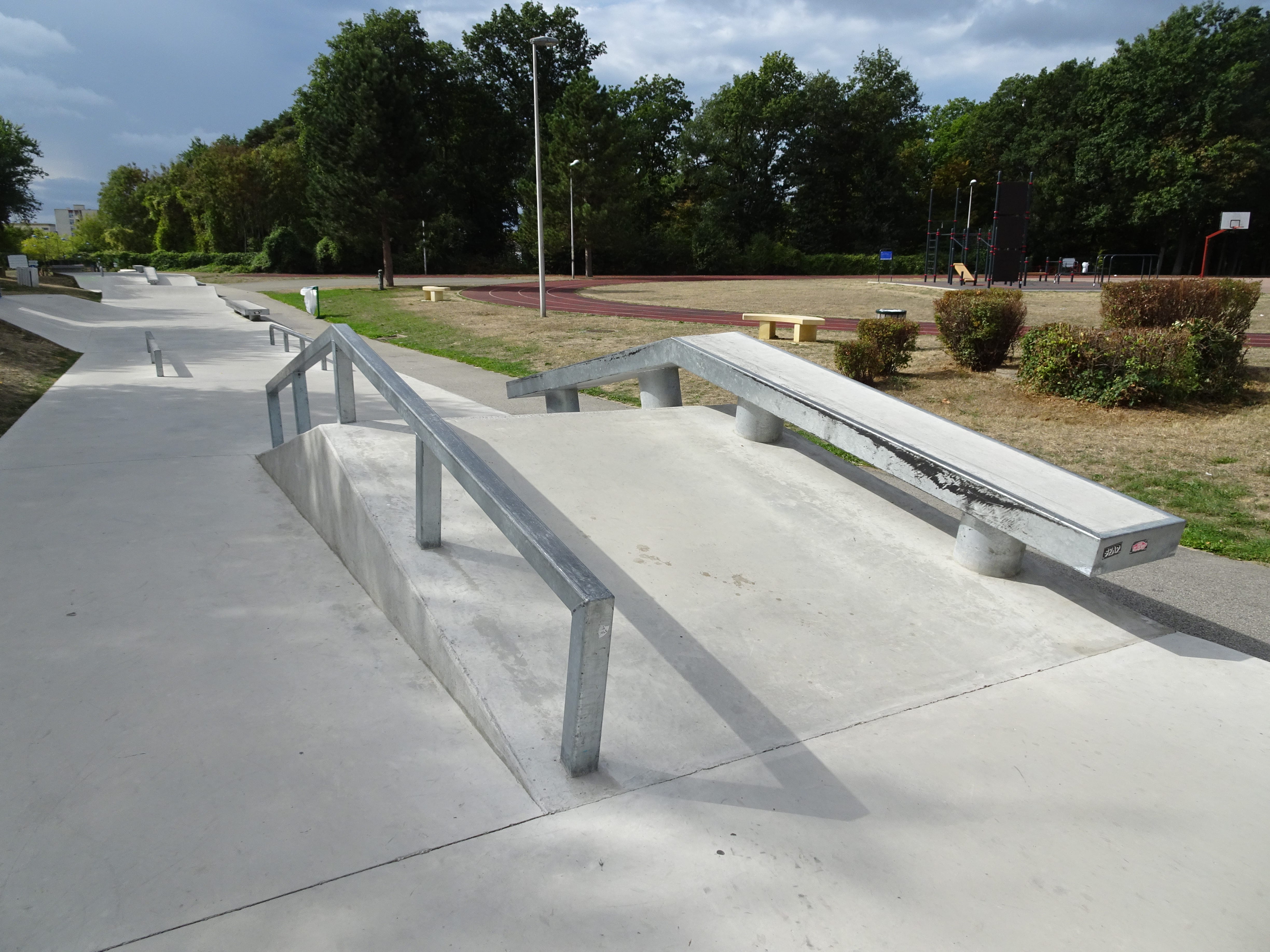 Maurepas skatepark — photo 1
