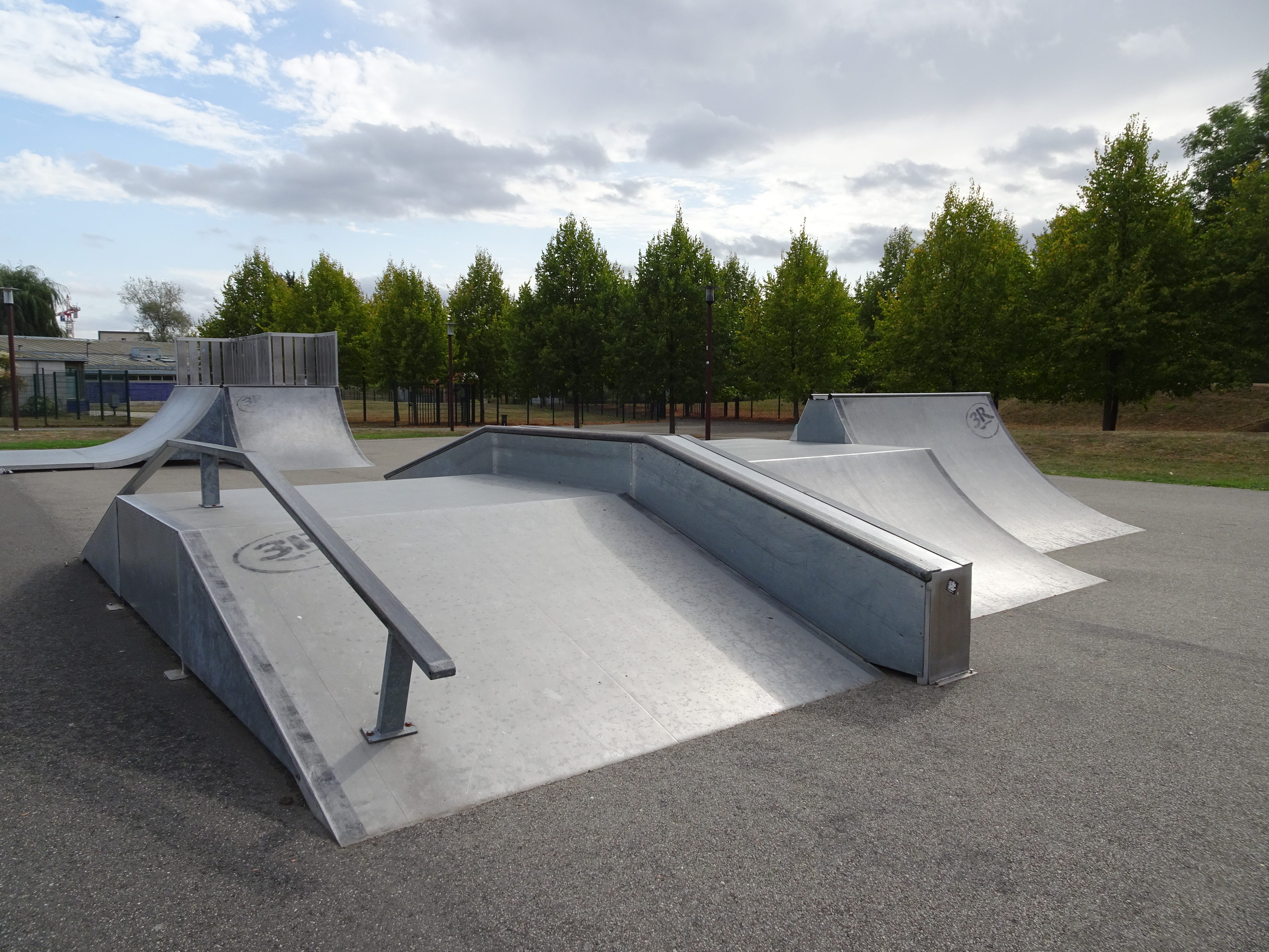 Elancourt skatepark — photo 1