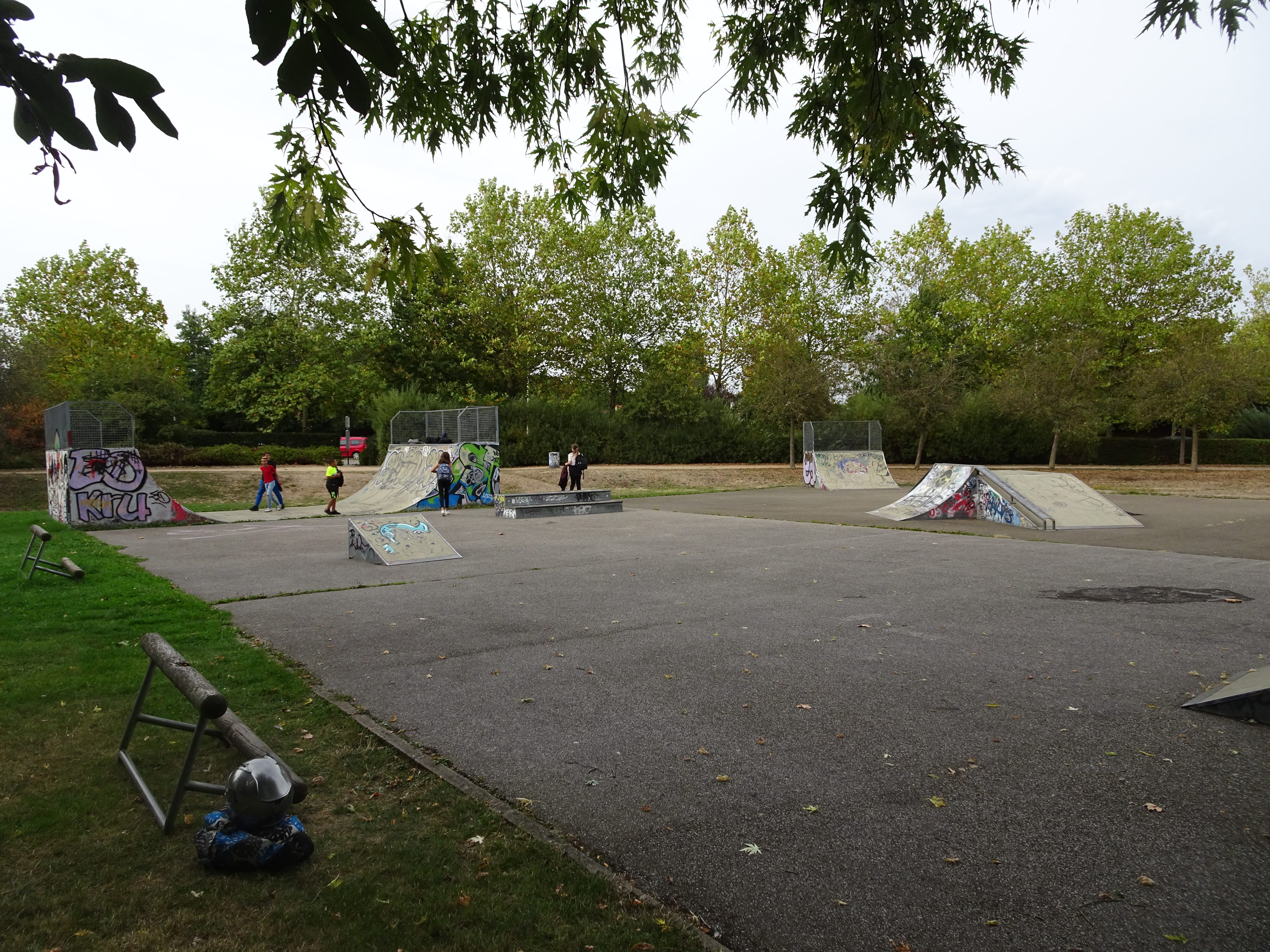 Voisins-le-Bretonneux skatepark — photo 1