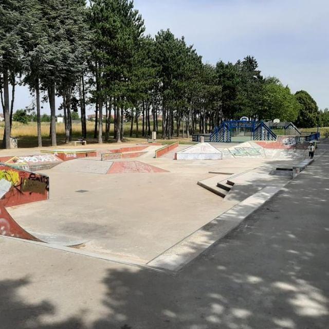 Magny-les-Hameaux skatepark — photo 1