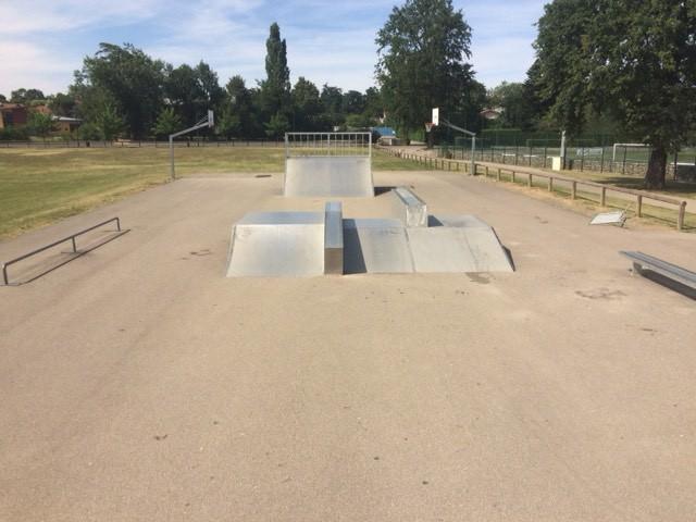 Chazay-d'Azergues skatepark — photo 1