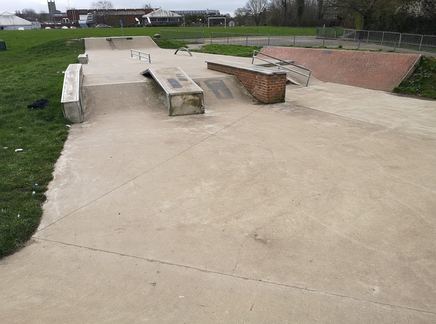East Grinstead Skatepark — photo 1