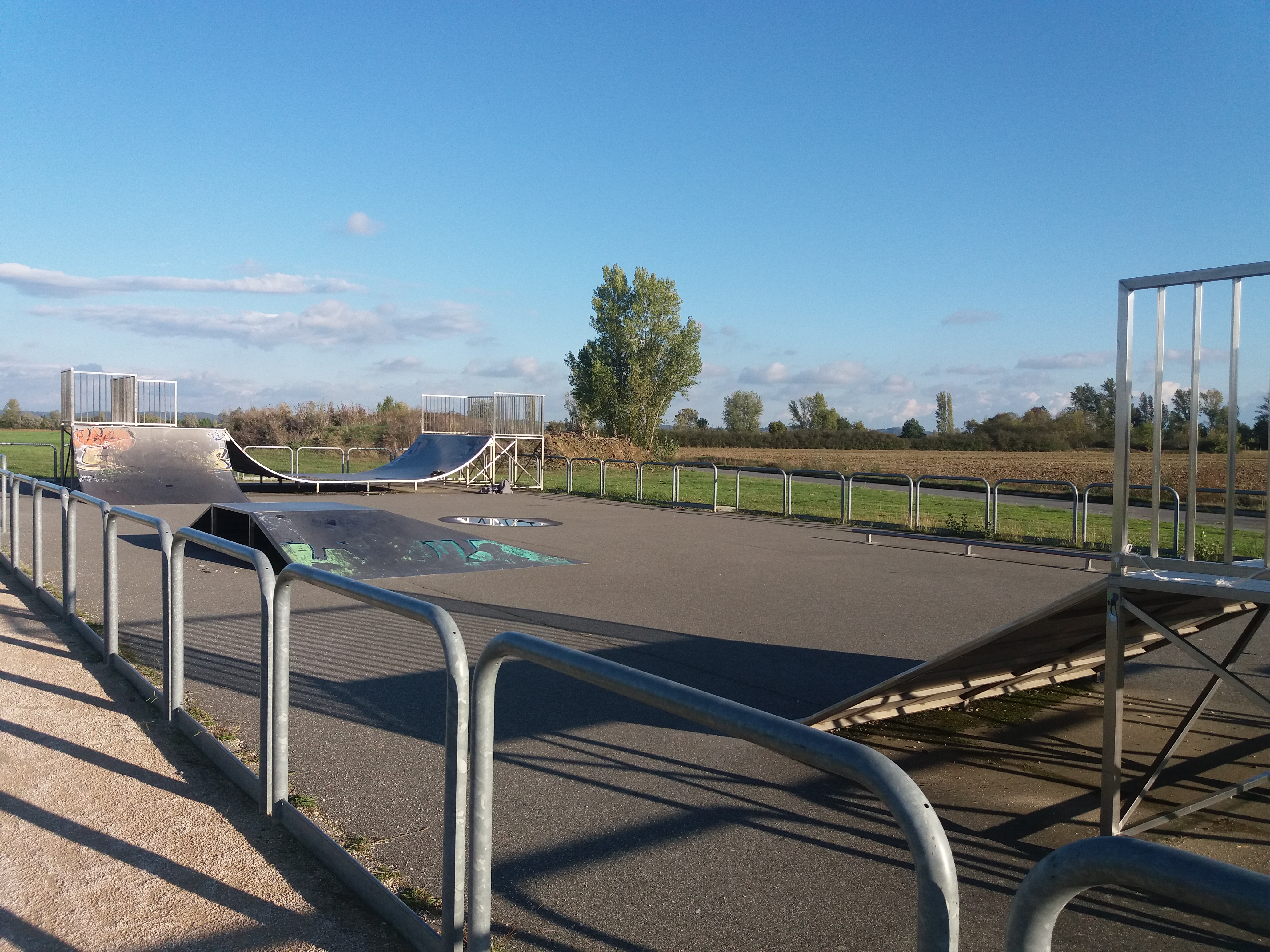 Lherm skatepark — photo 1