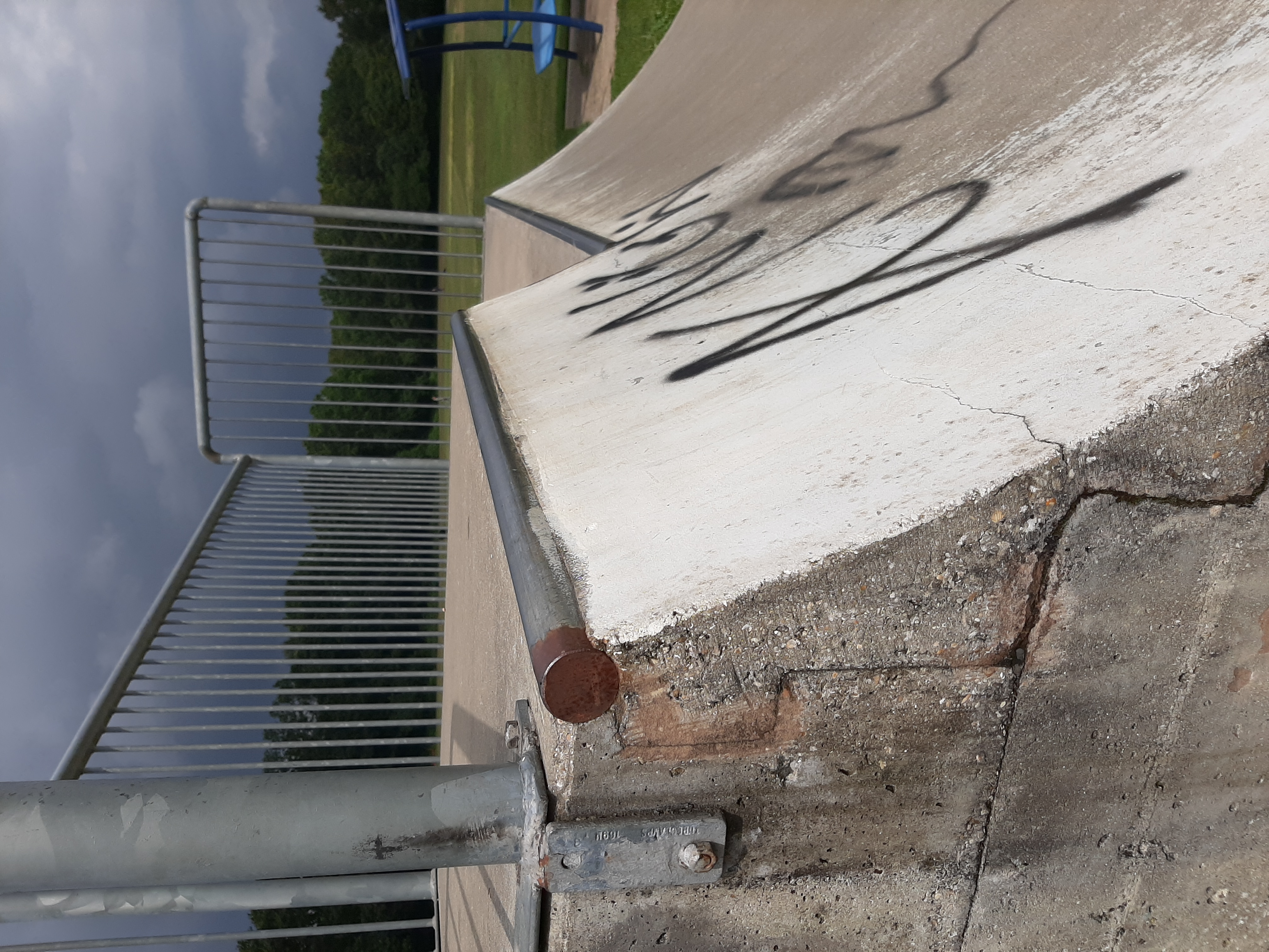 Hedge End Mini Ramp — photo 1