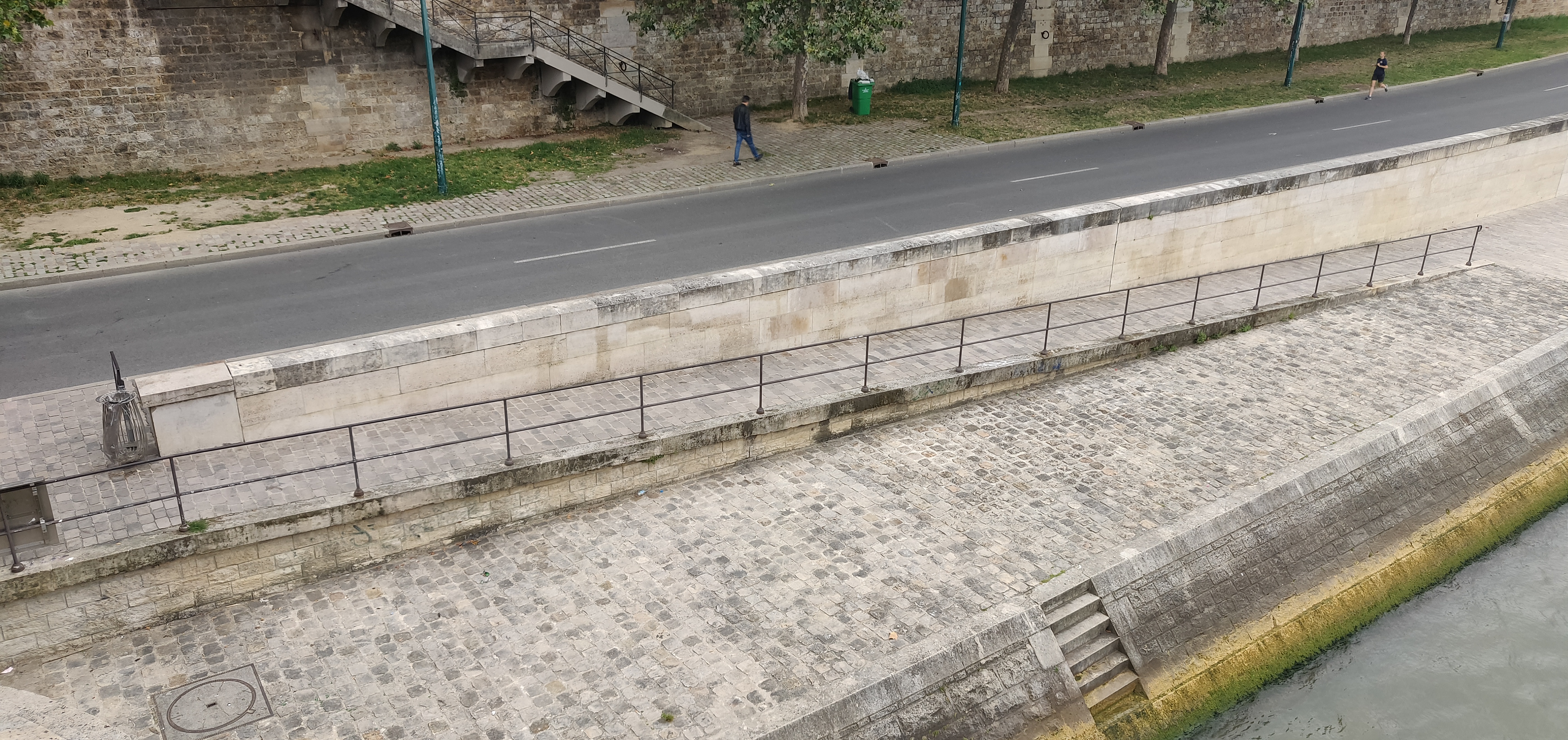 Rail — photo 1