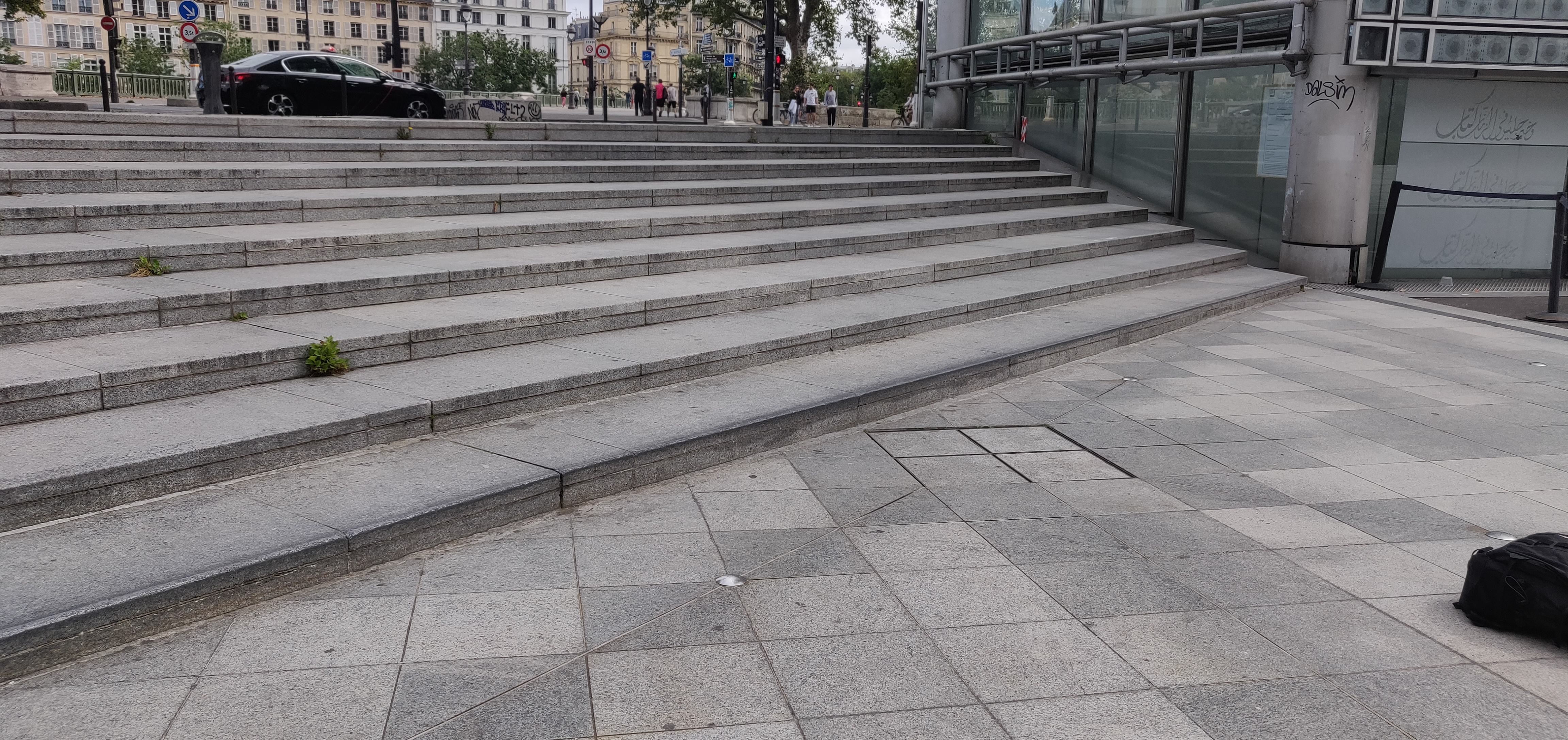 Curb — photo 1