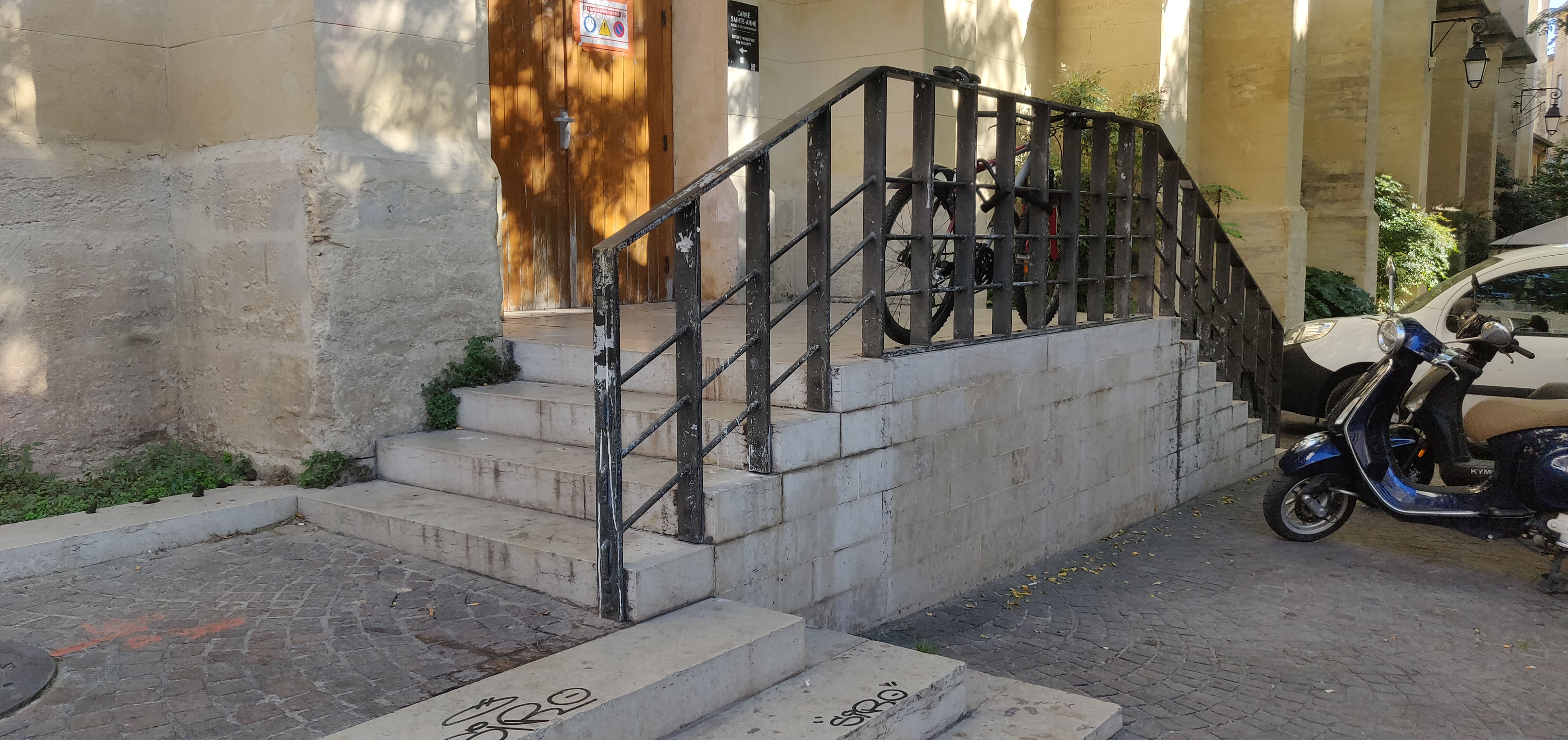 Rue Sainte-Anne Spot — photo 1