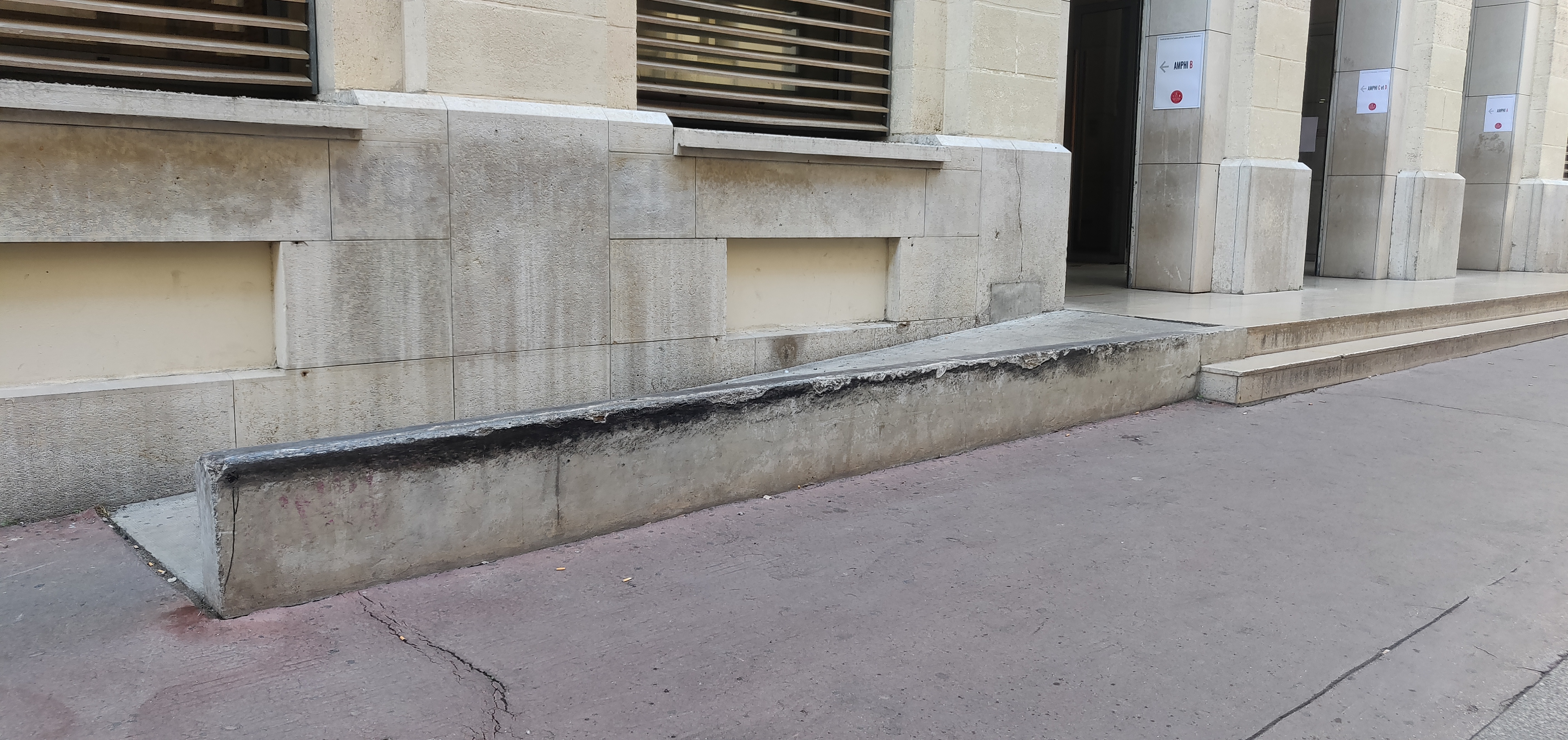 Curb faculté de droit — photo 1