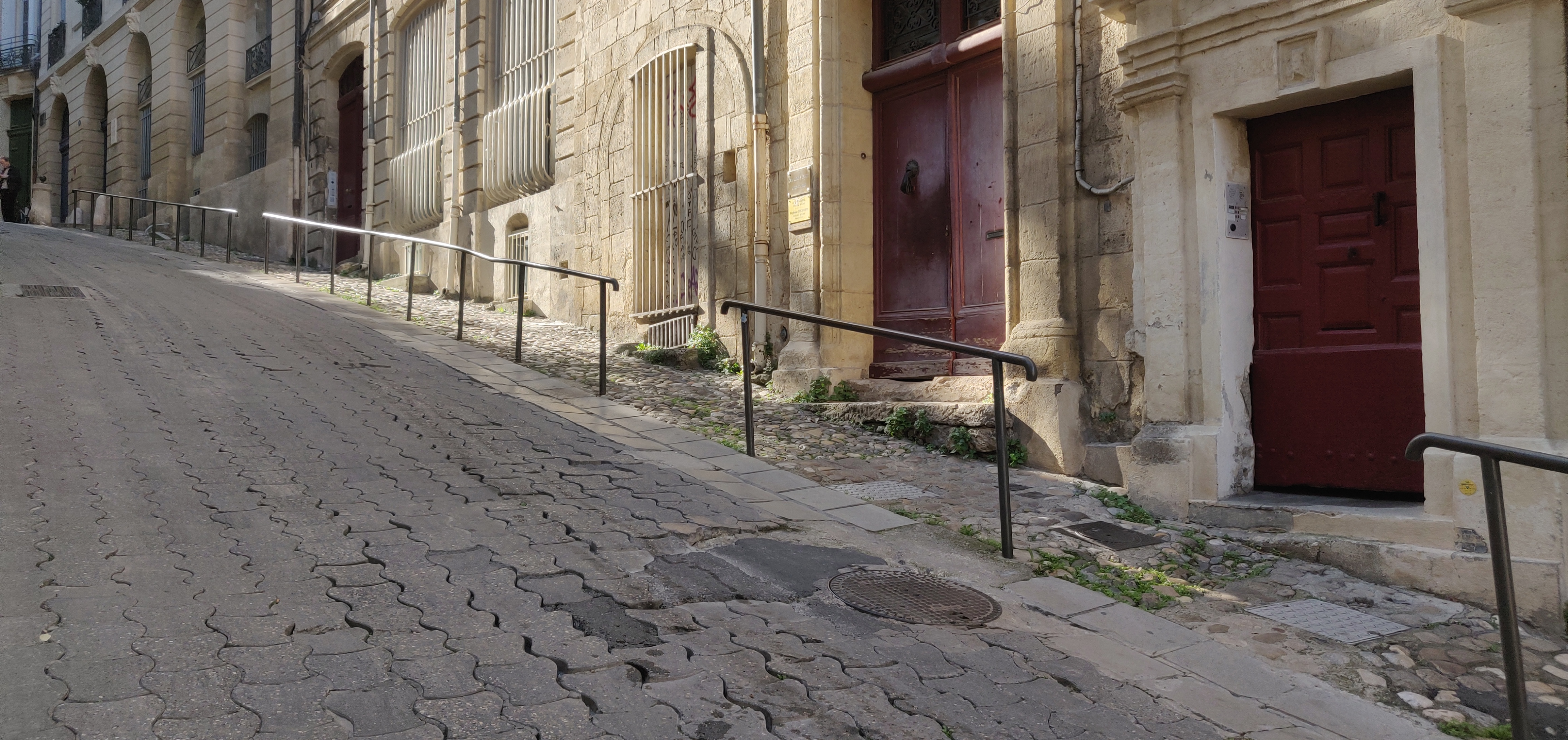 Rue Sainte-Croix spot — photo 1