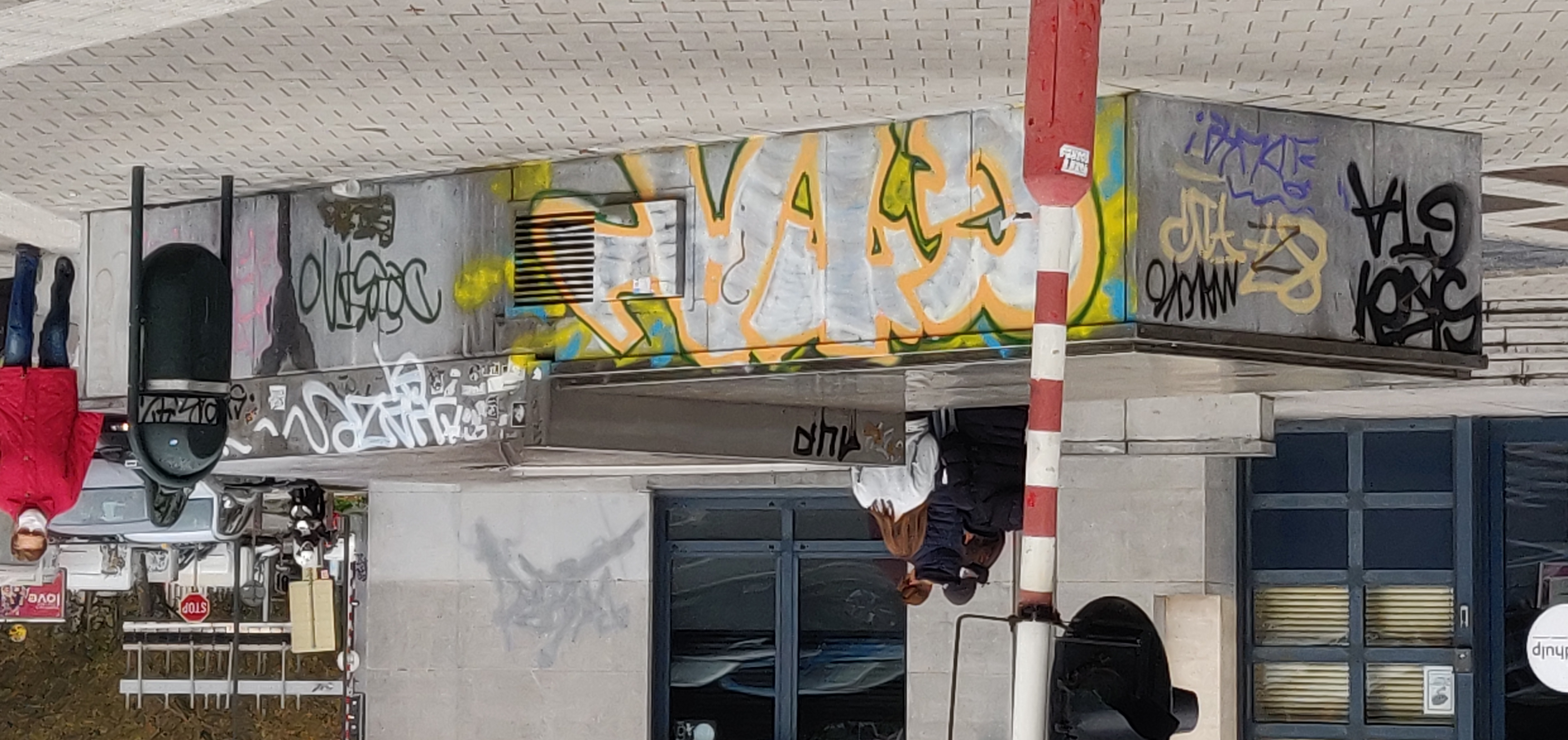 Rue D'Angleterre Curb — photo 1