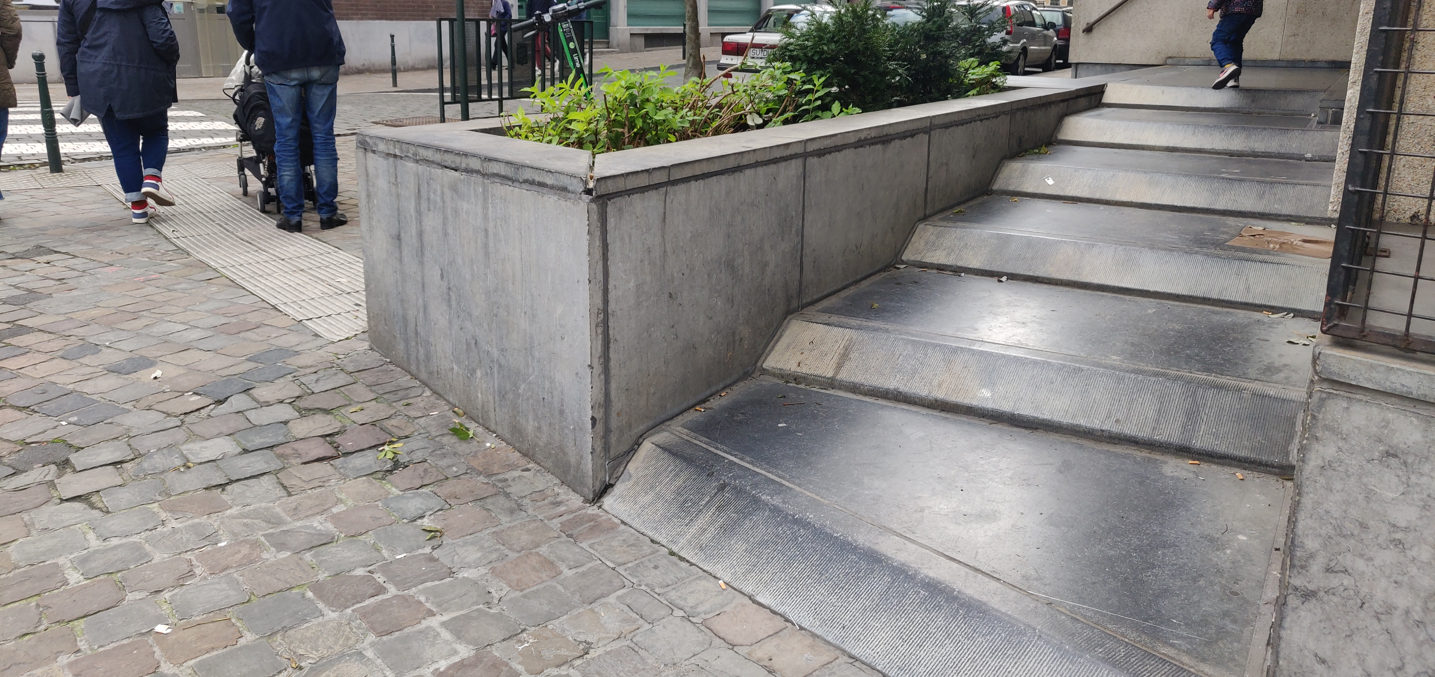 Rue des Tanneurs Curbs — photo 1