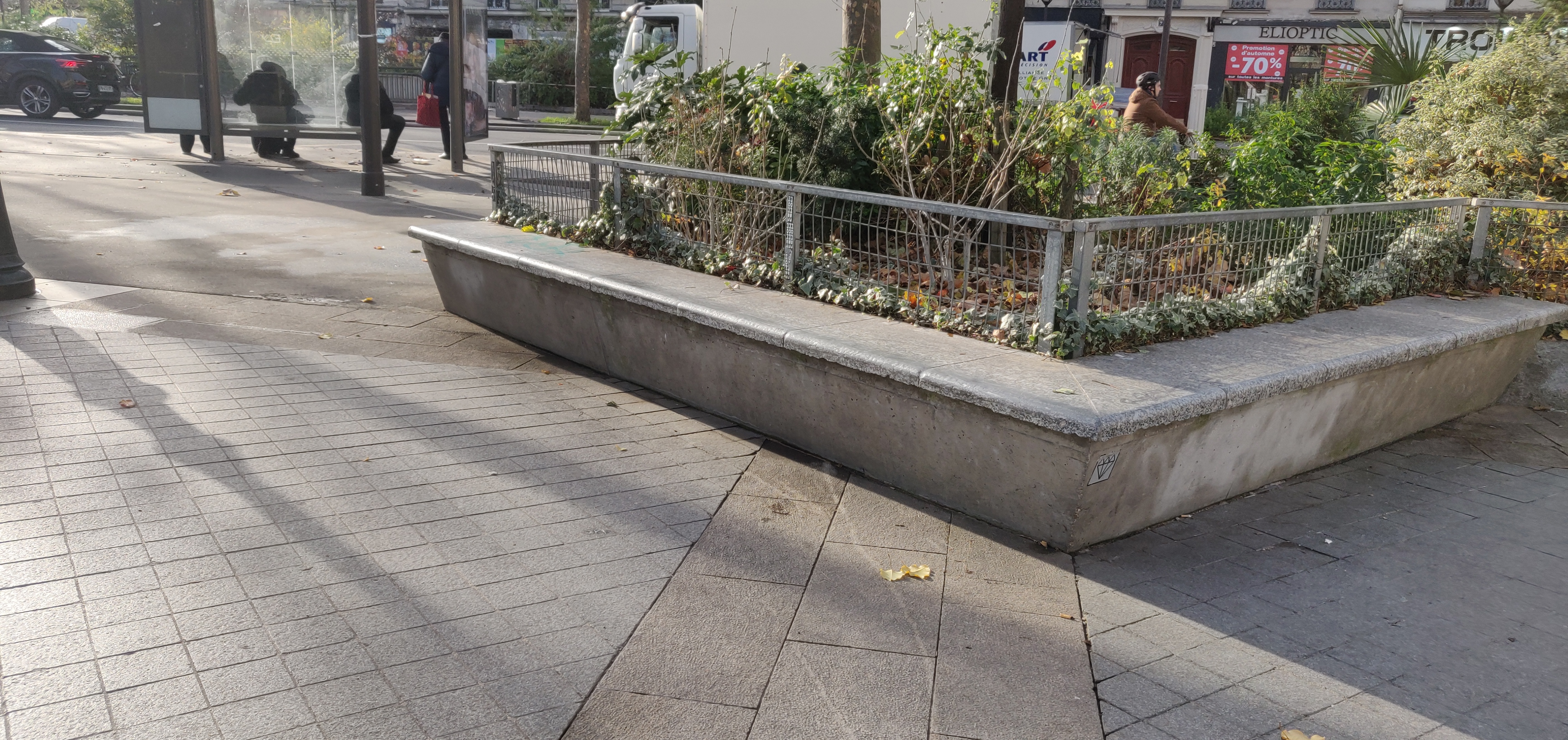 Curbs Voltaire — photo 1