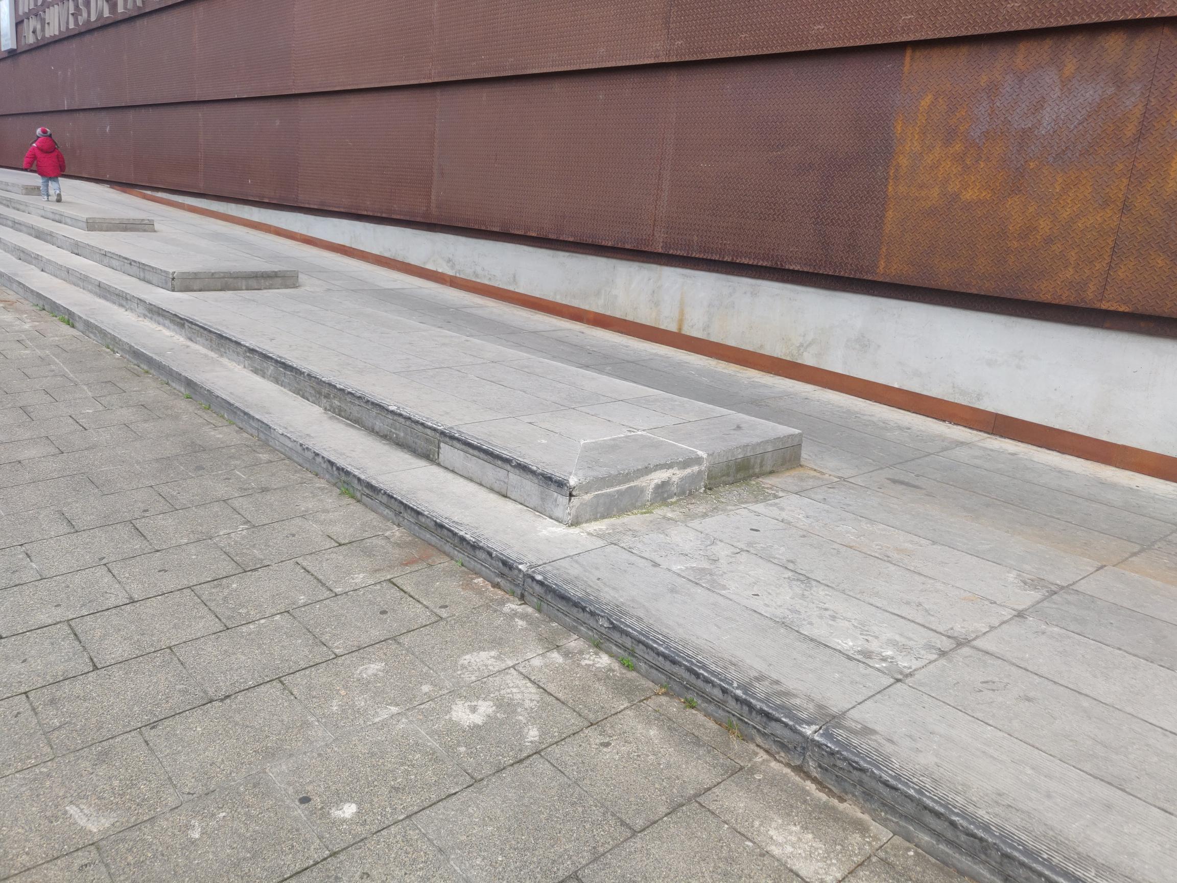 Stairs & curbs — photo 1