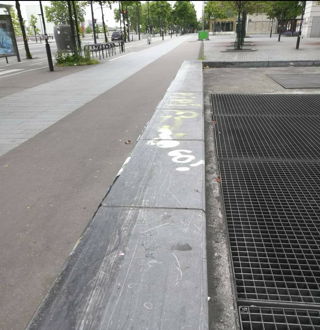 Long curb Quai Panhard — photo 1