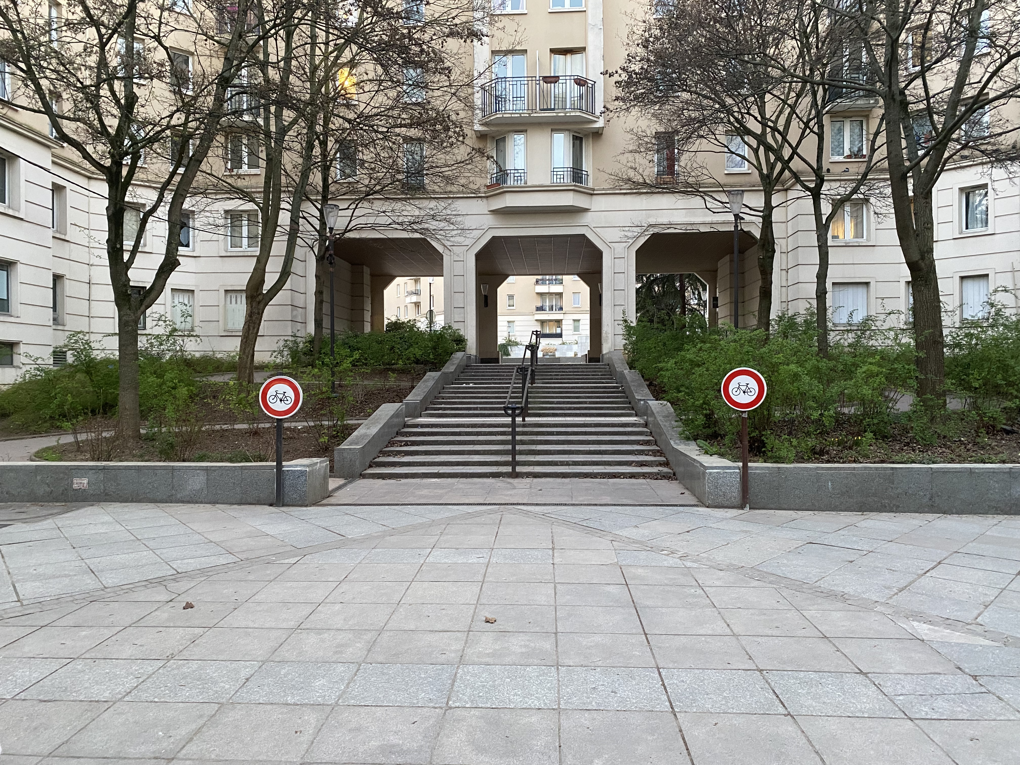 Rue des Tapisseries Spot — photo 1