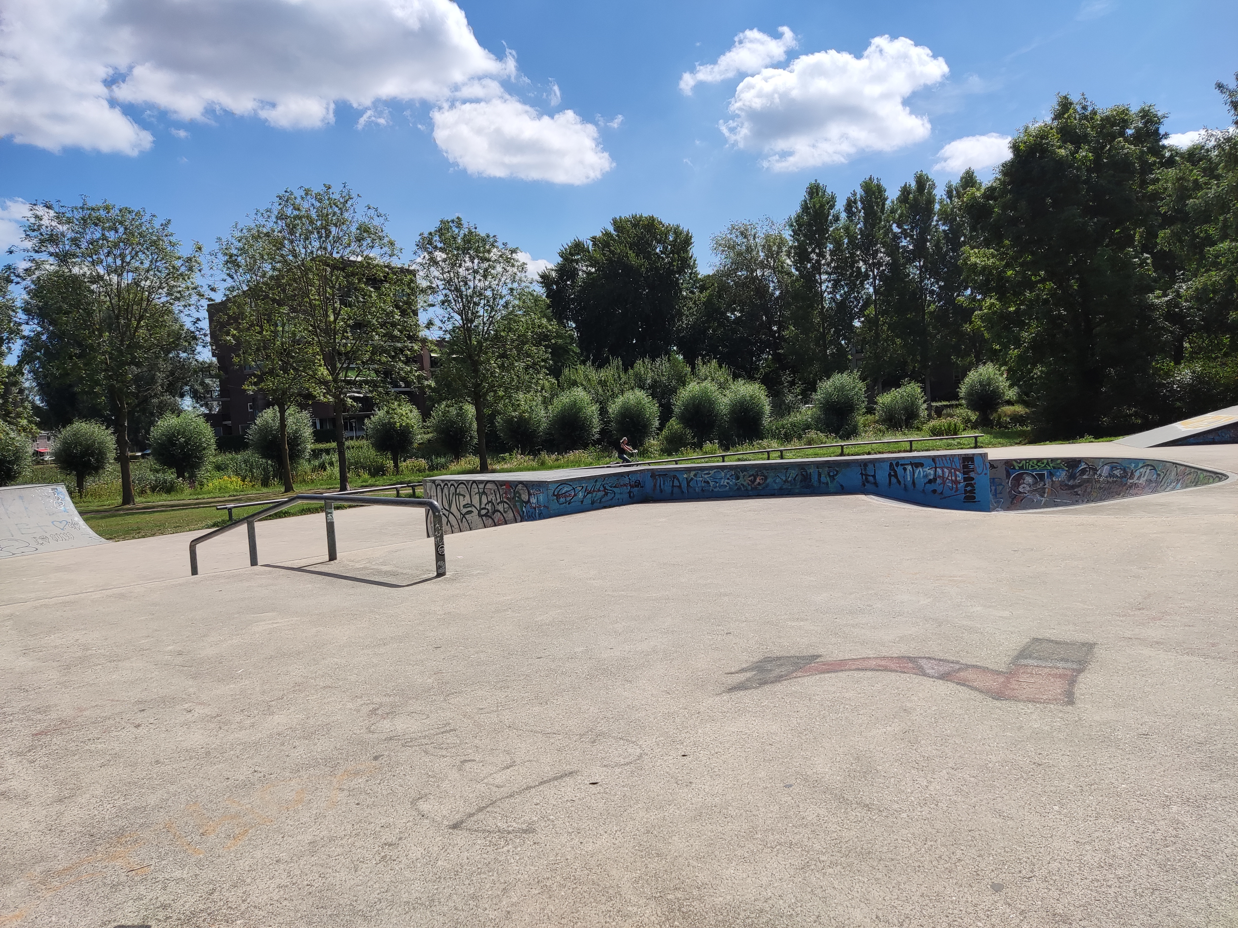 Eindhoven concrete skatepark — photo 1