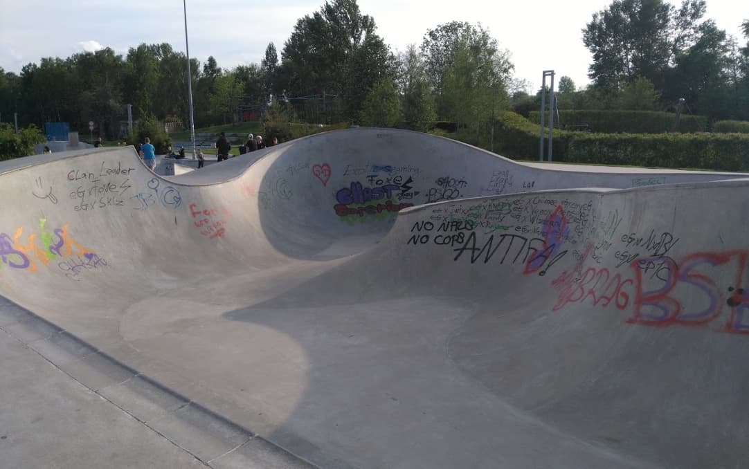 Wilhelmsburg Banks — photo 1