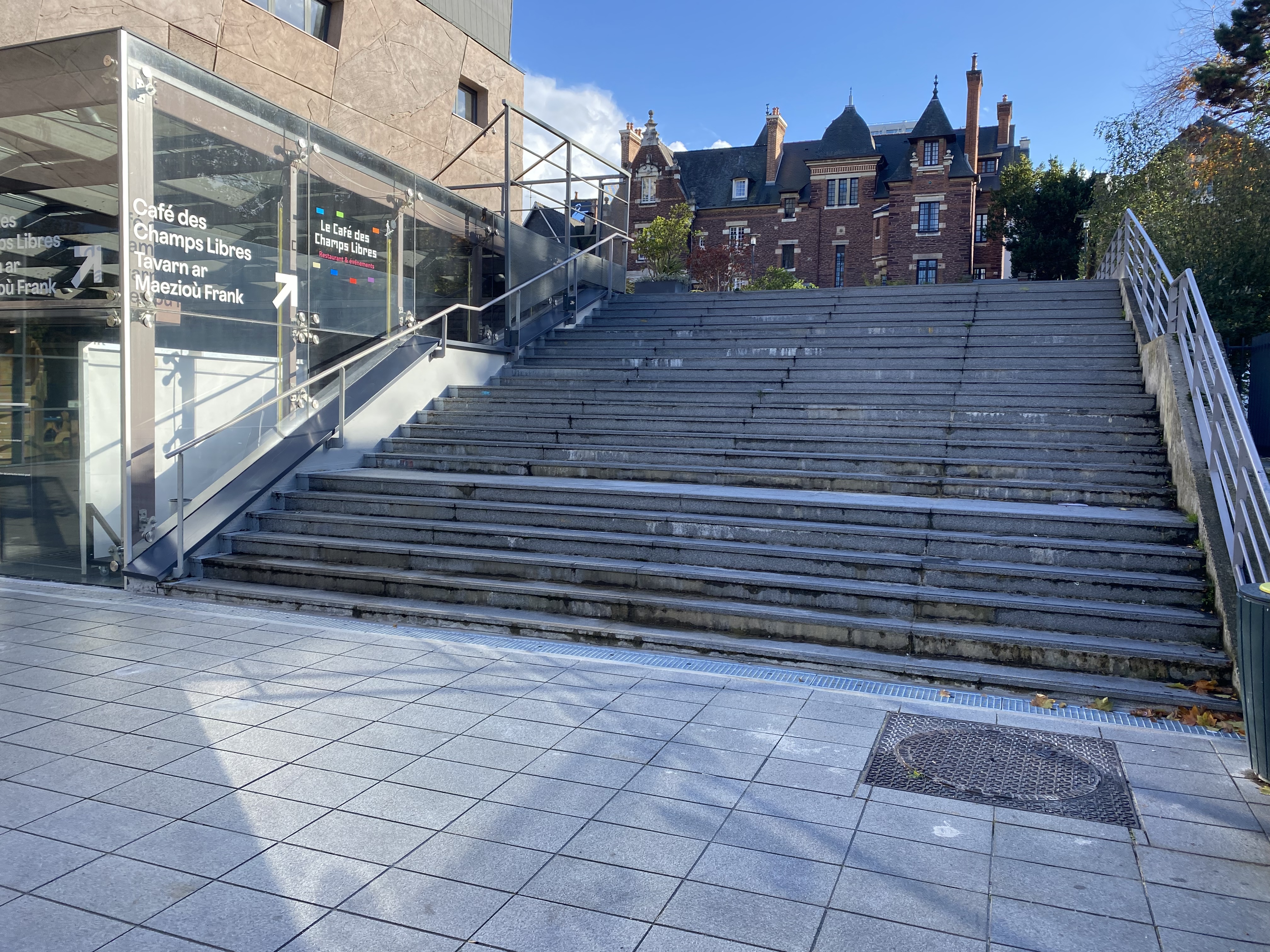 Escaliers des Champs-Libres — photo 1