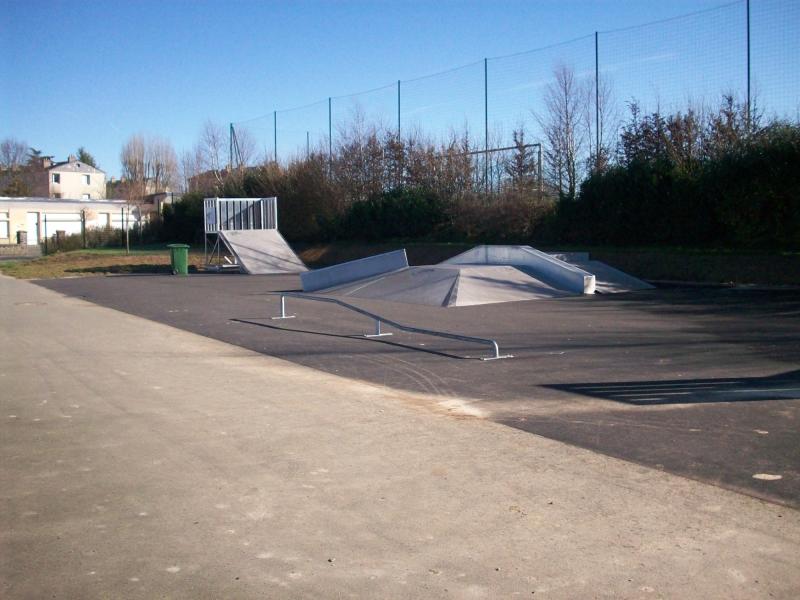 Skatepark AMBRIÈRES-LES-VALLÉE — photo 1