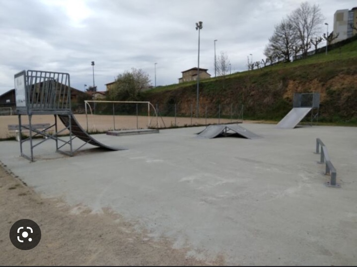 Skatepark Saint-Martin-en-Haut — photo 1