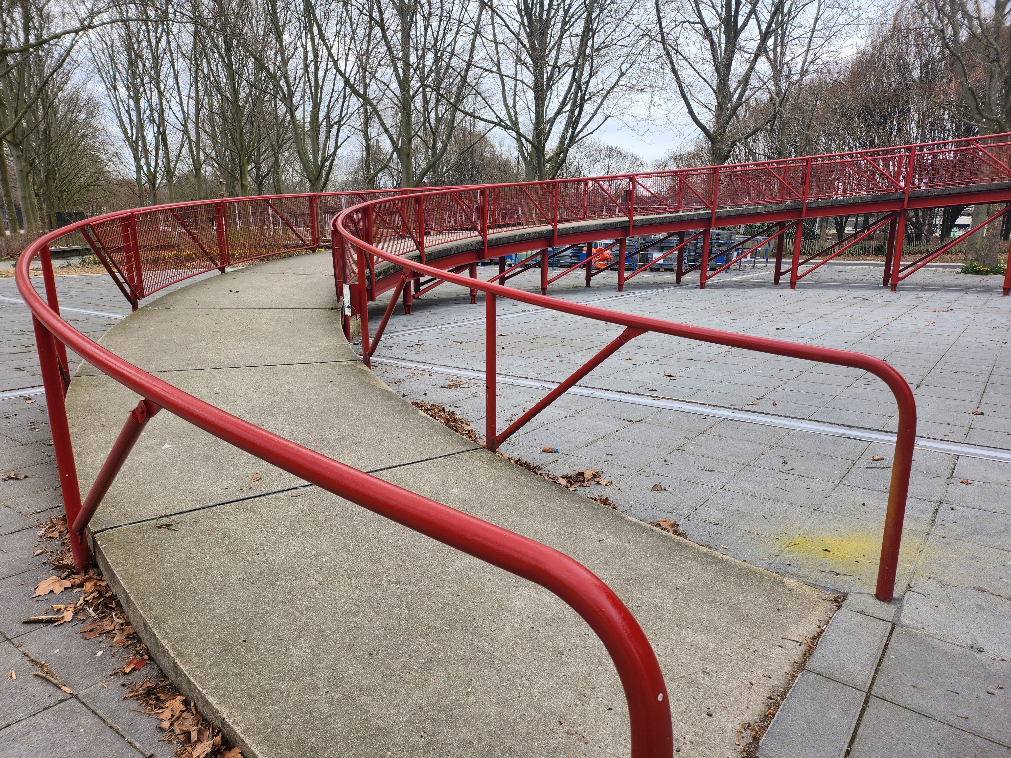Red handrail — photo 1