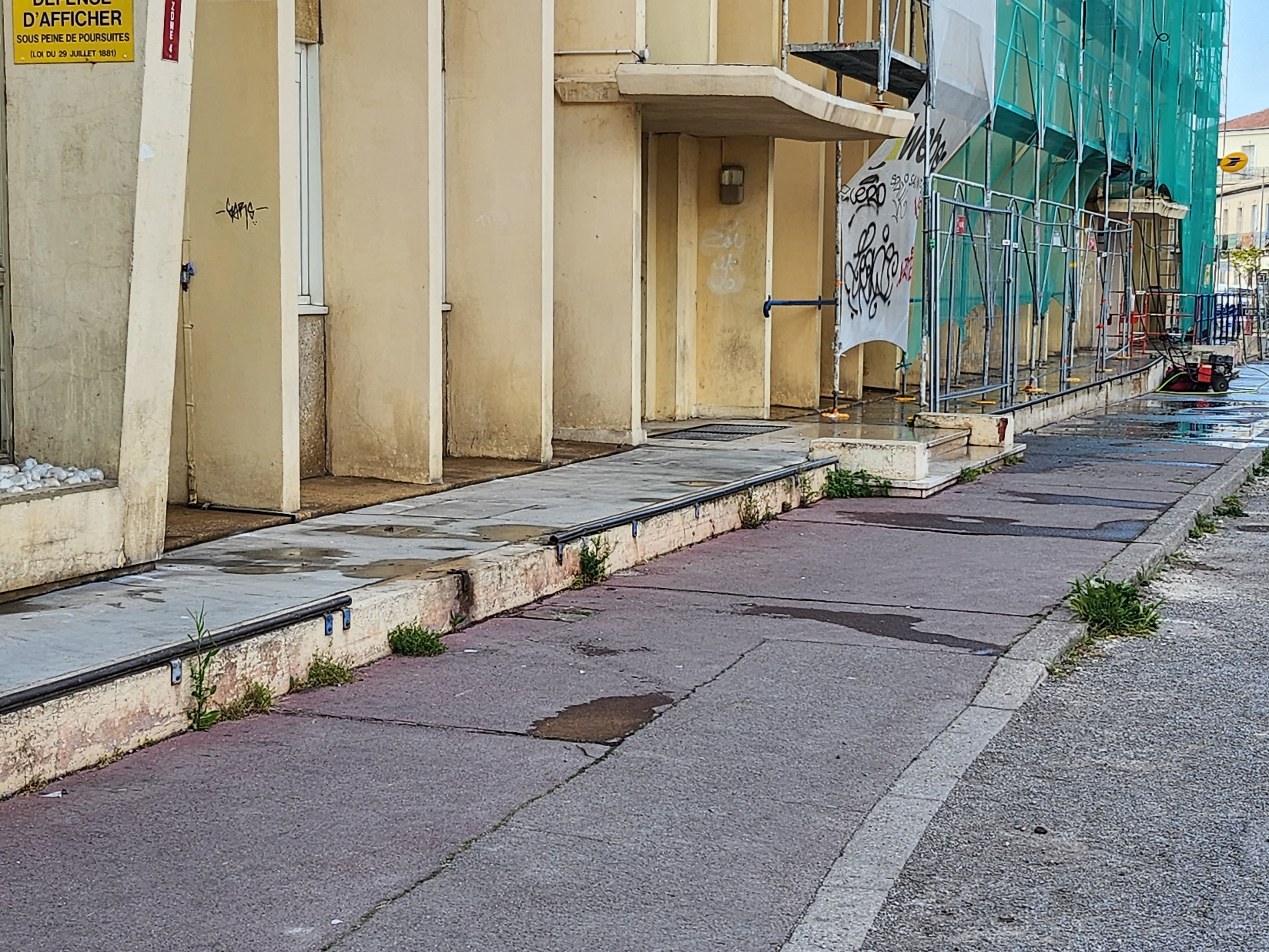 La Poste rails — photo 1