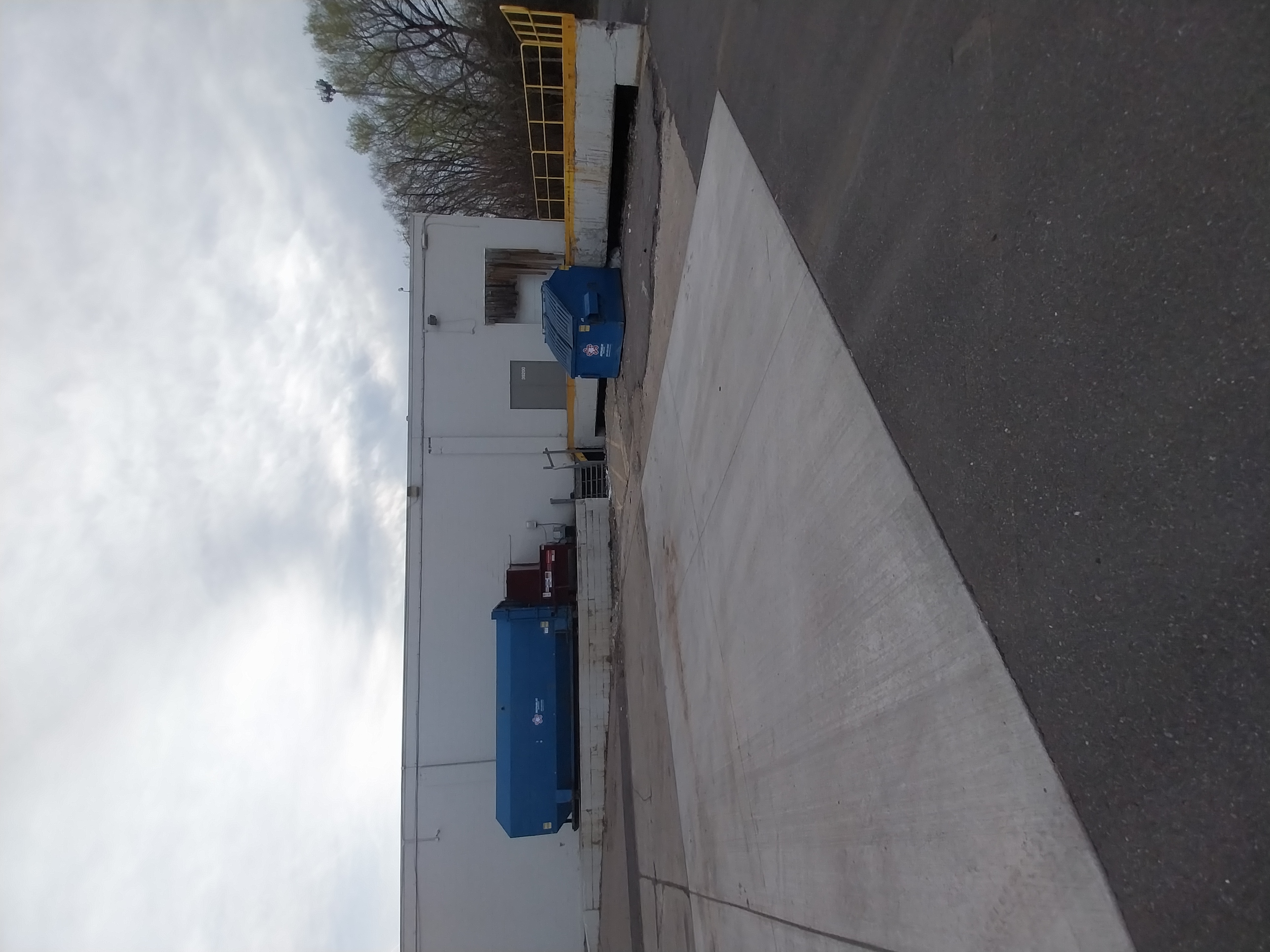 Loading dock — photo 1