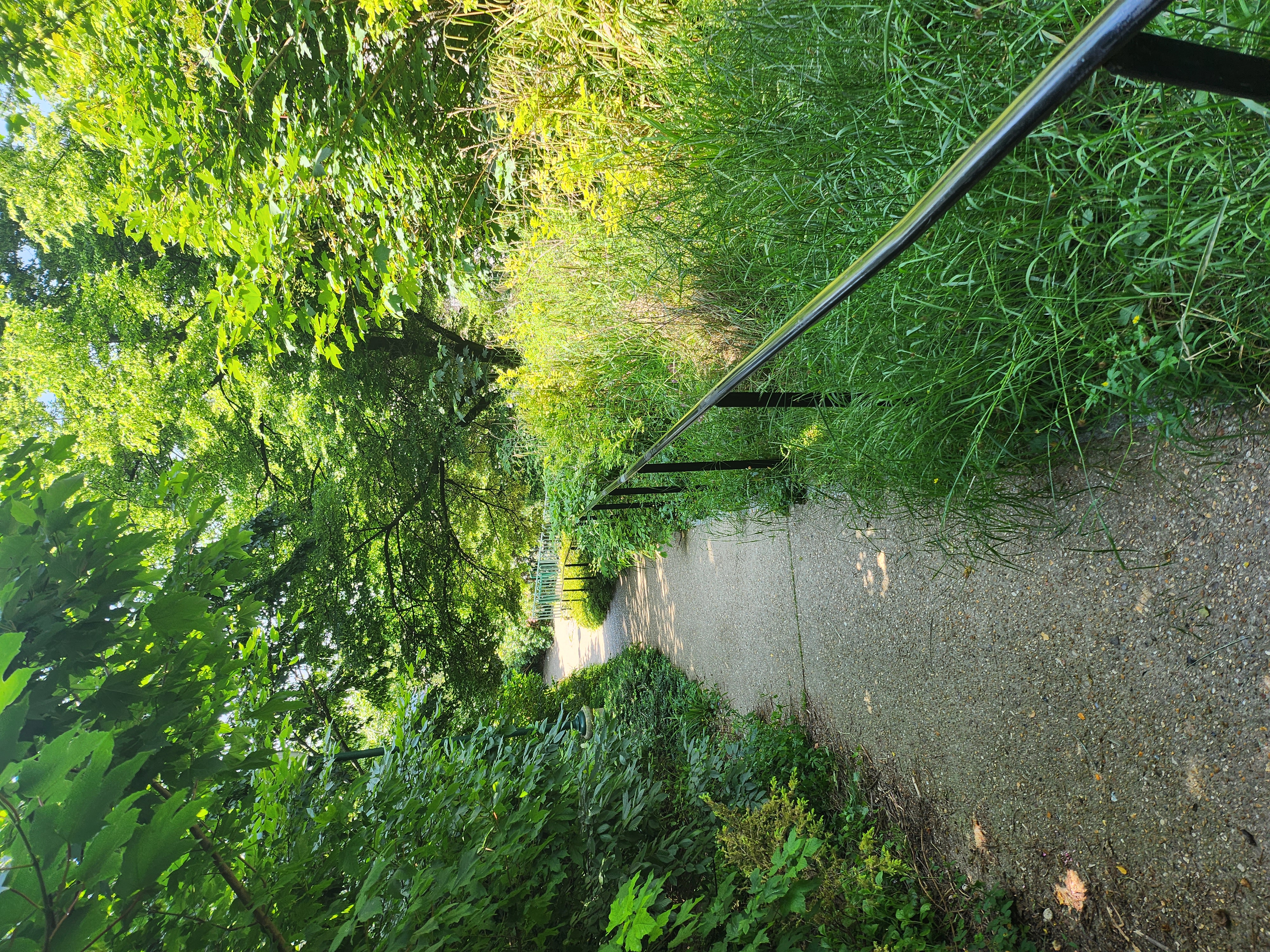 Long handrail Parc de Bellevile — photo 1