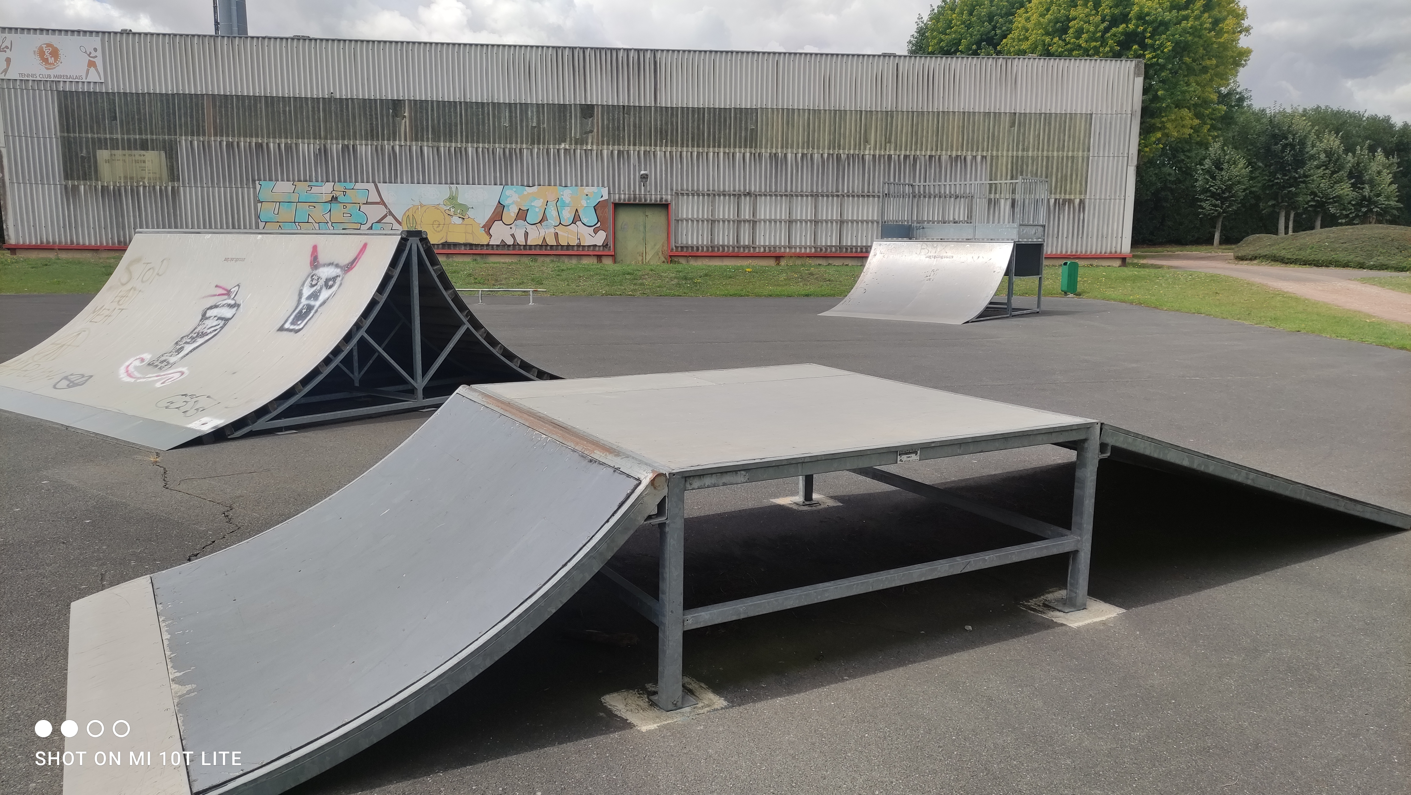 Mirebeau-en-Poitou skatepark — photo 1