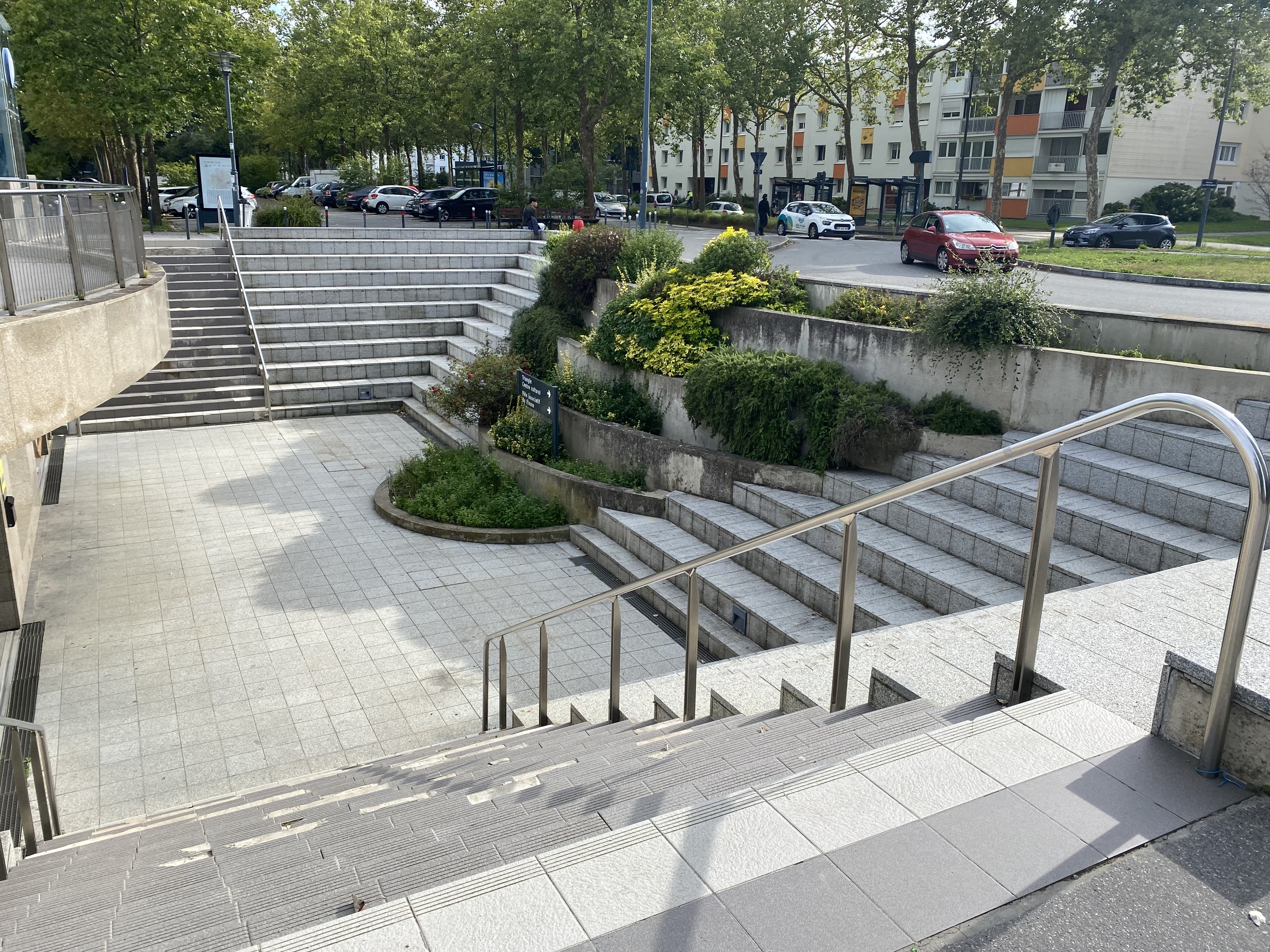Métro Triangle — photo 1