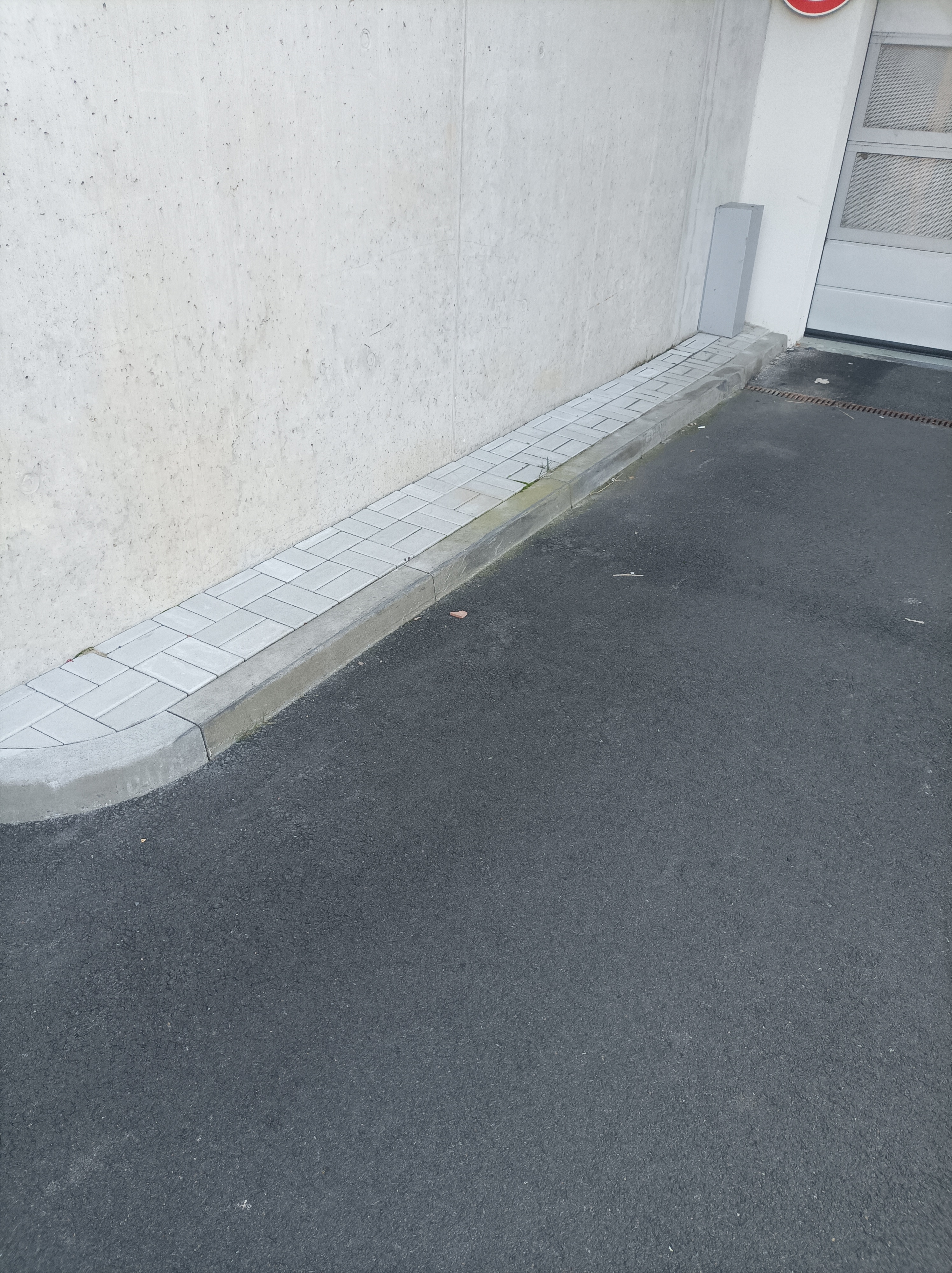 Feeble spot — photo 1