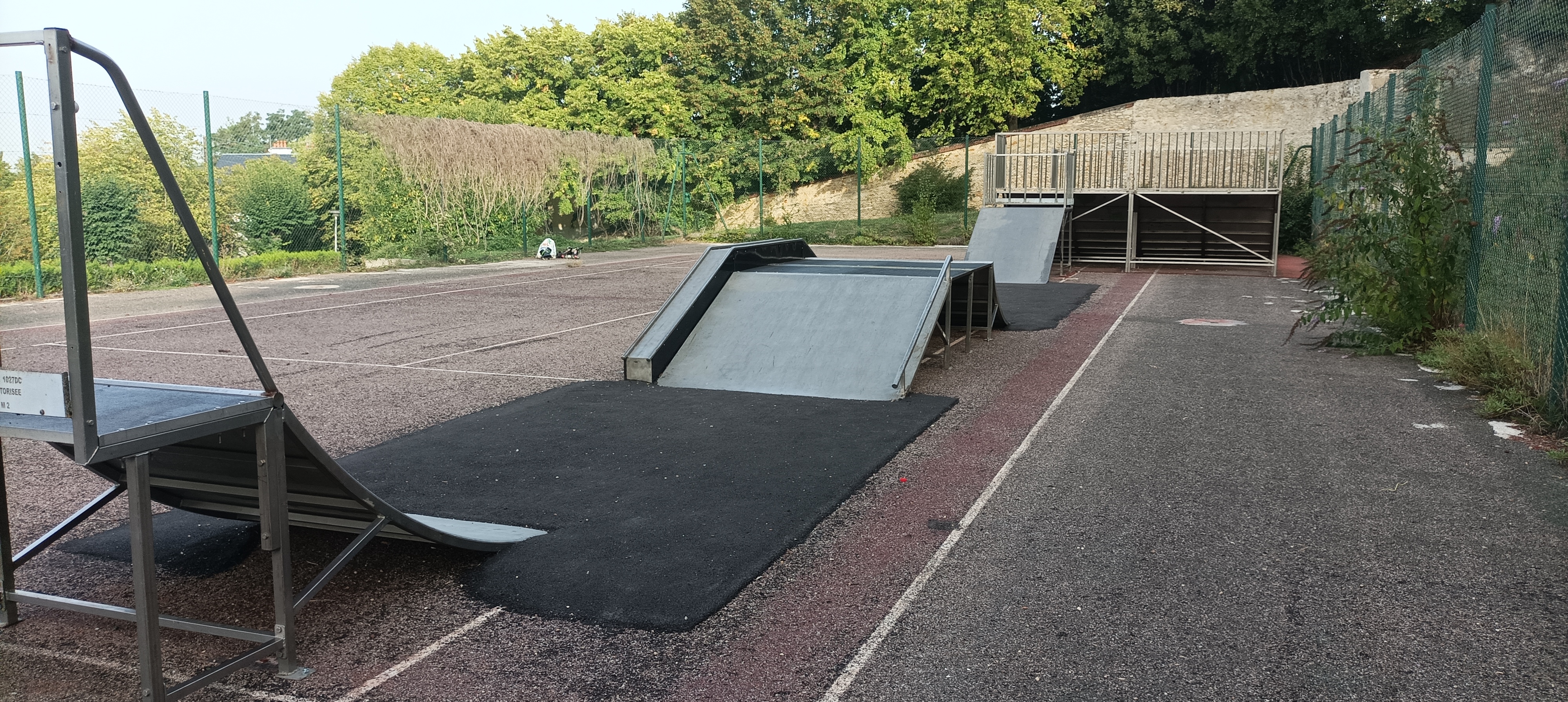Triel-sur-Seine skatepark — photo 1