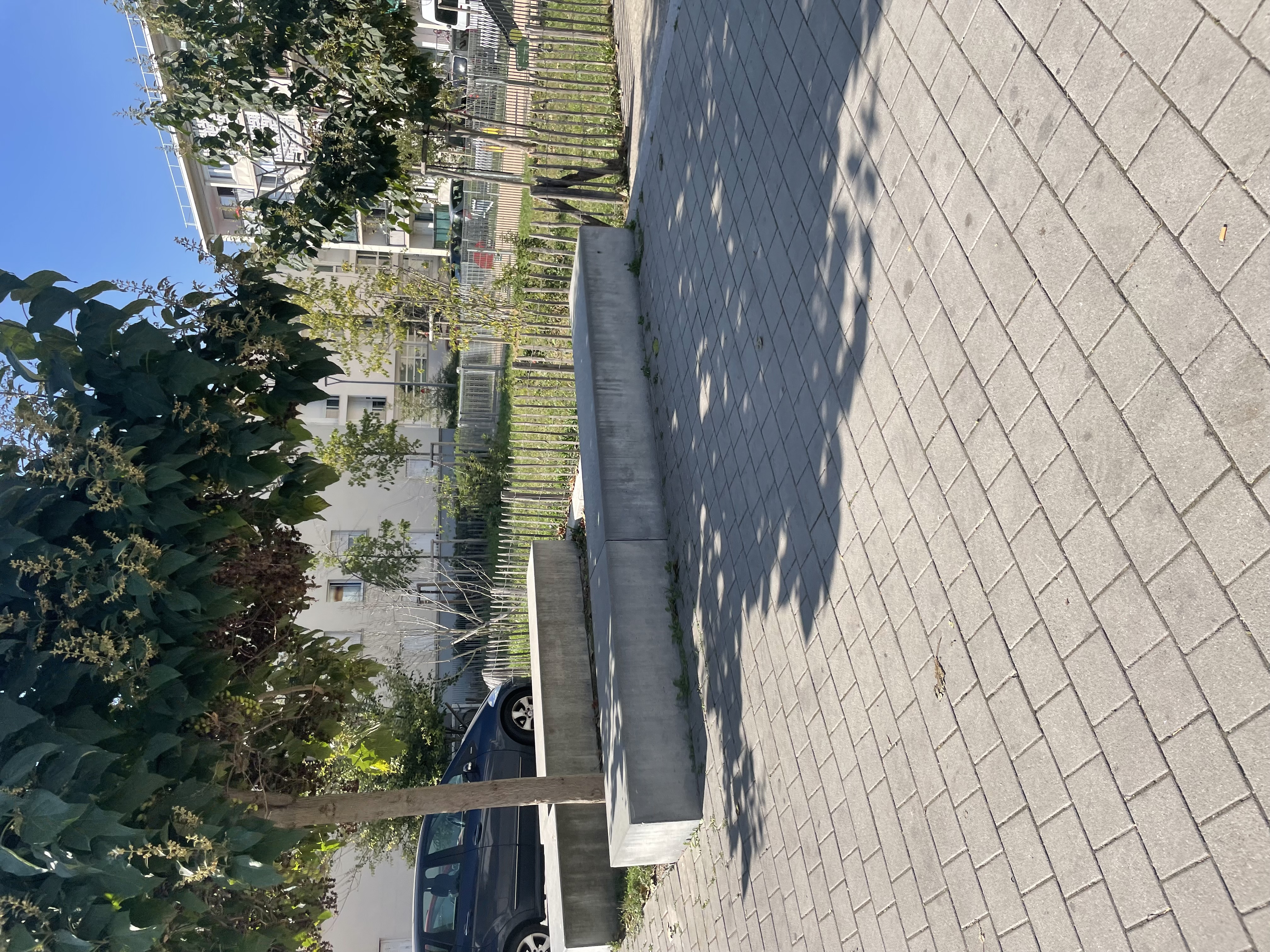 Street curb + gap — photo 1