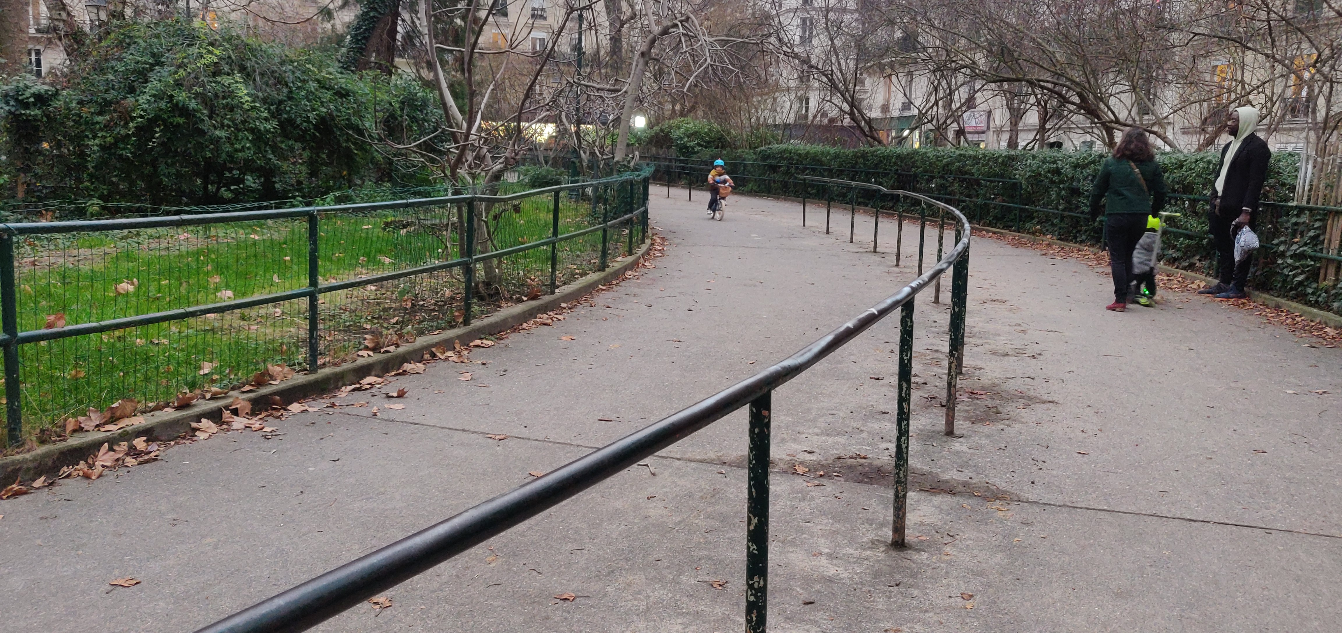 High rail in a parc — photo 1