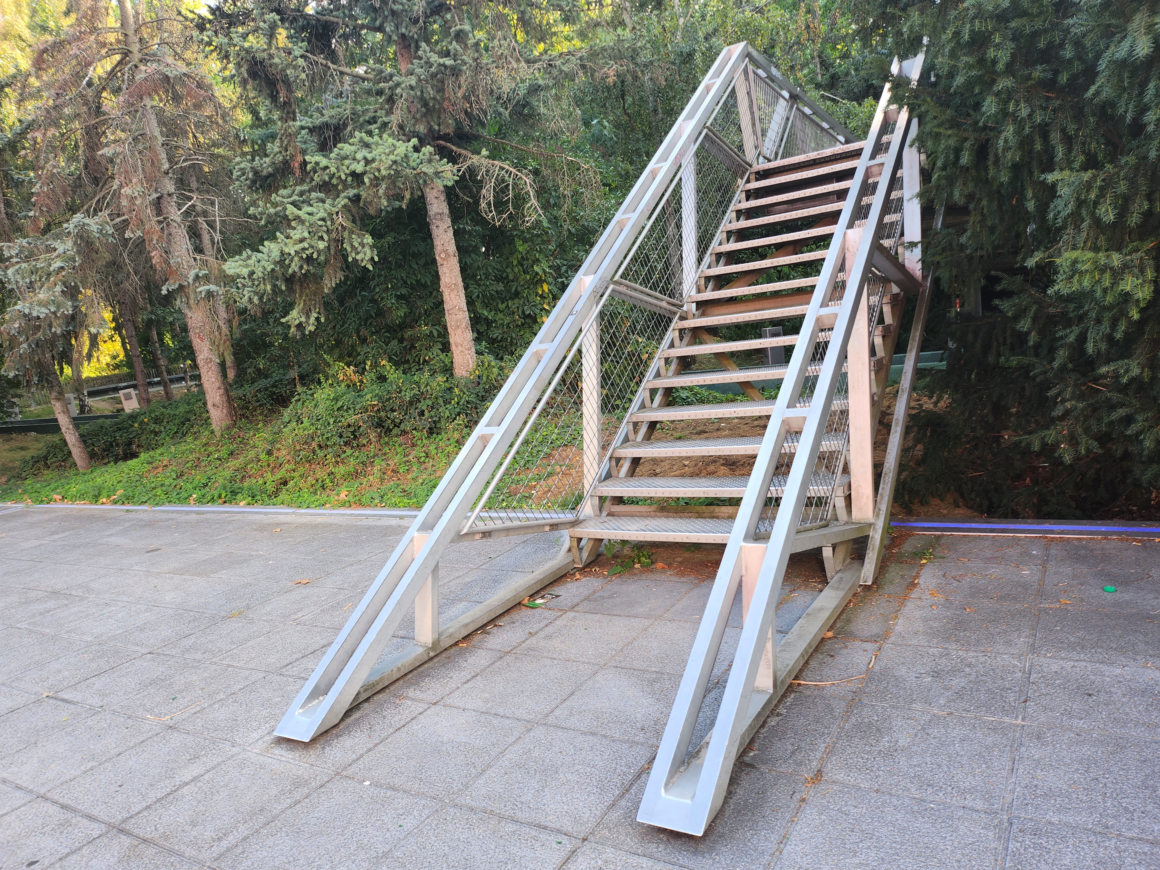 Big hard handrail — photo 1