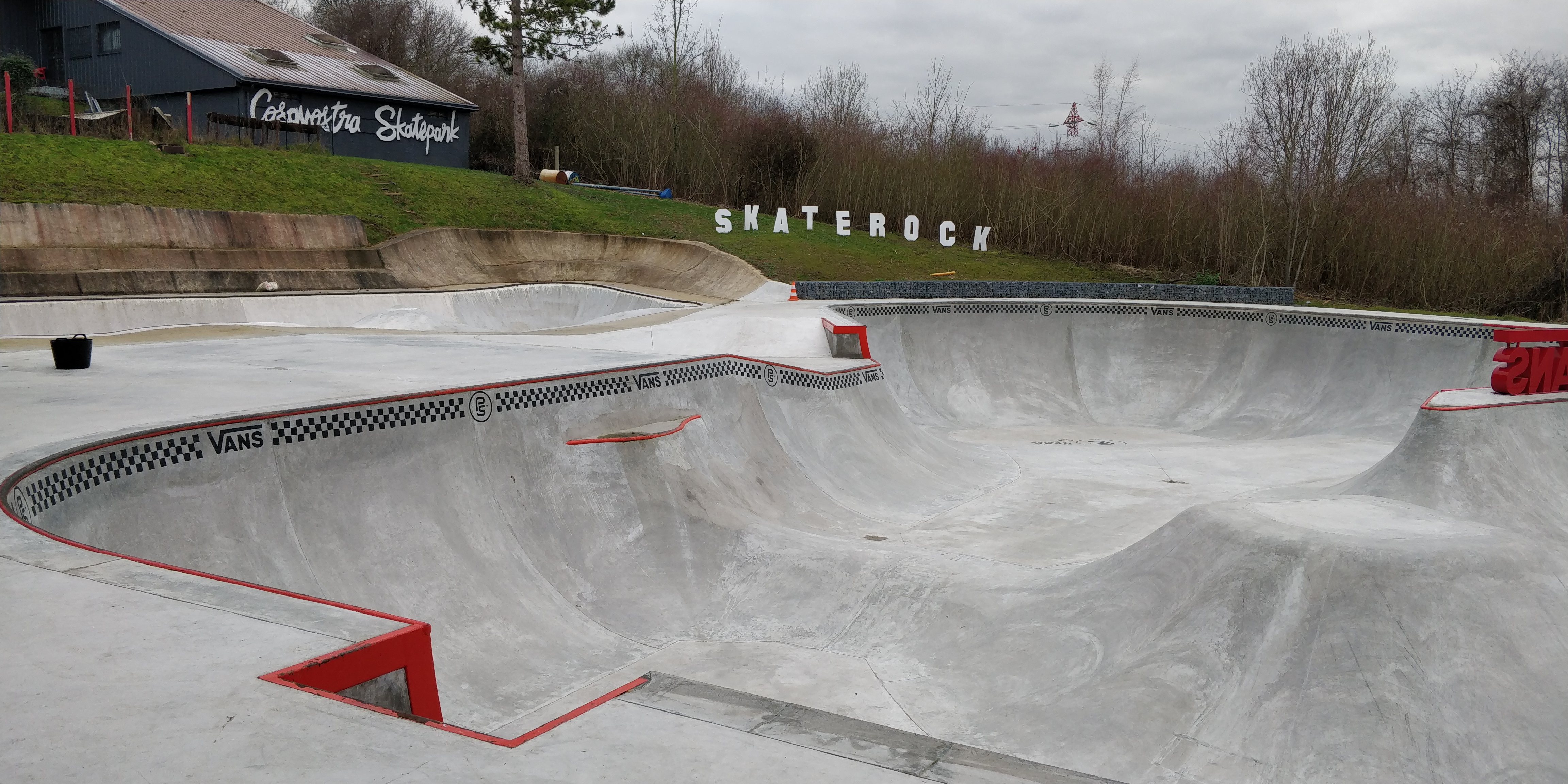 bowl vans skatepark — photo 1