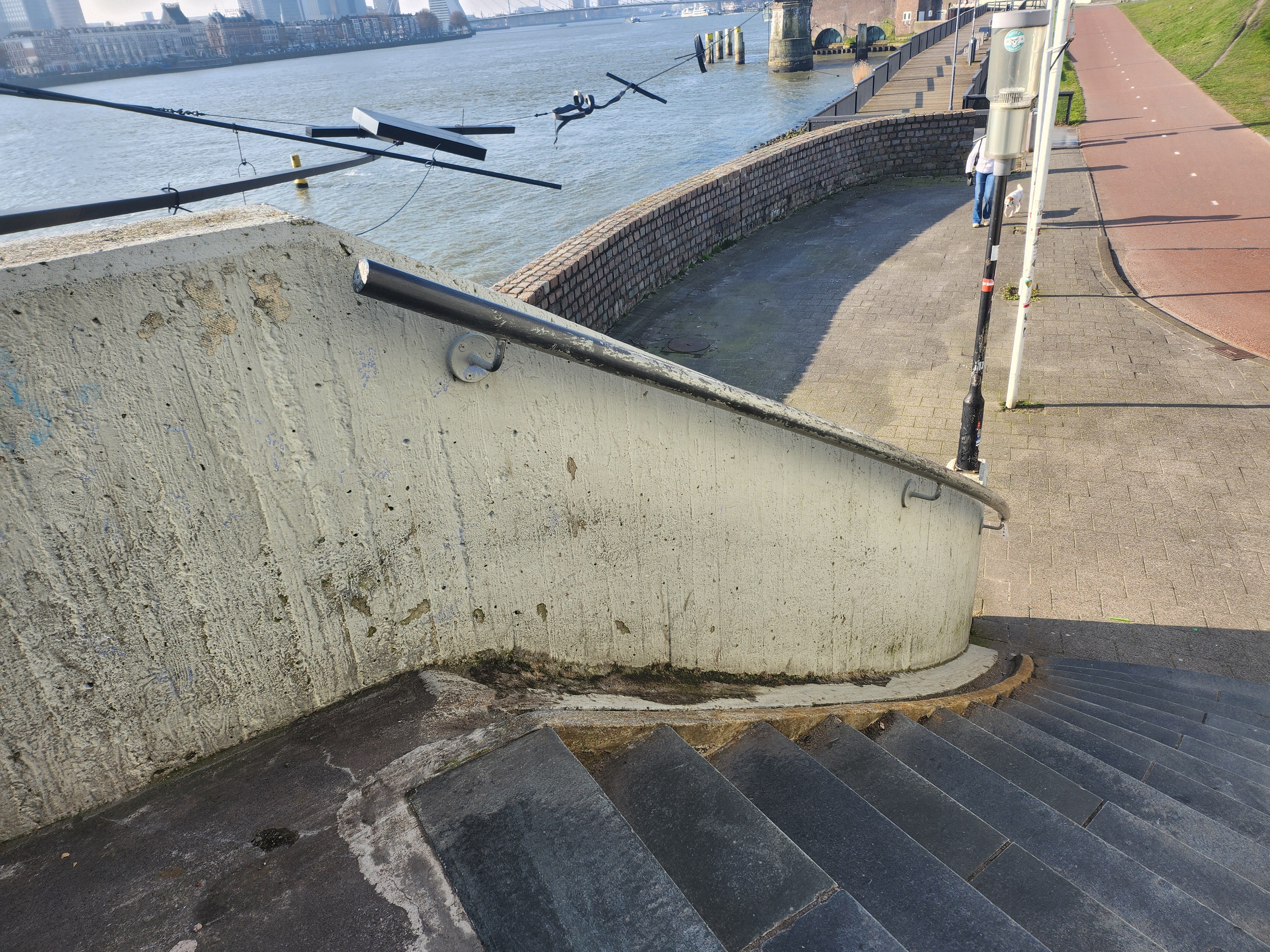 Handrails close water — photo 1