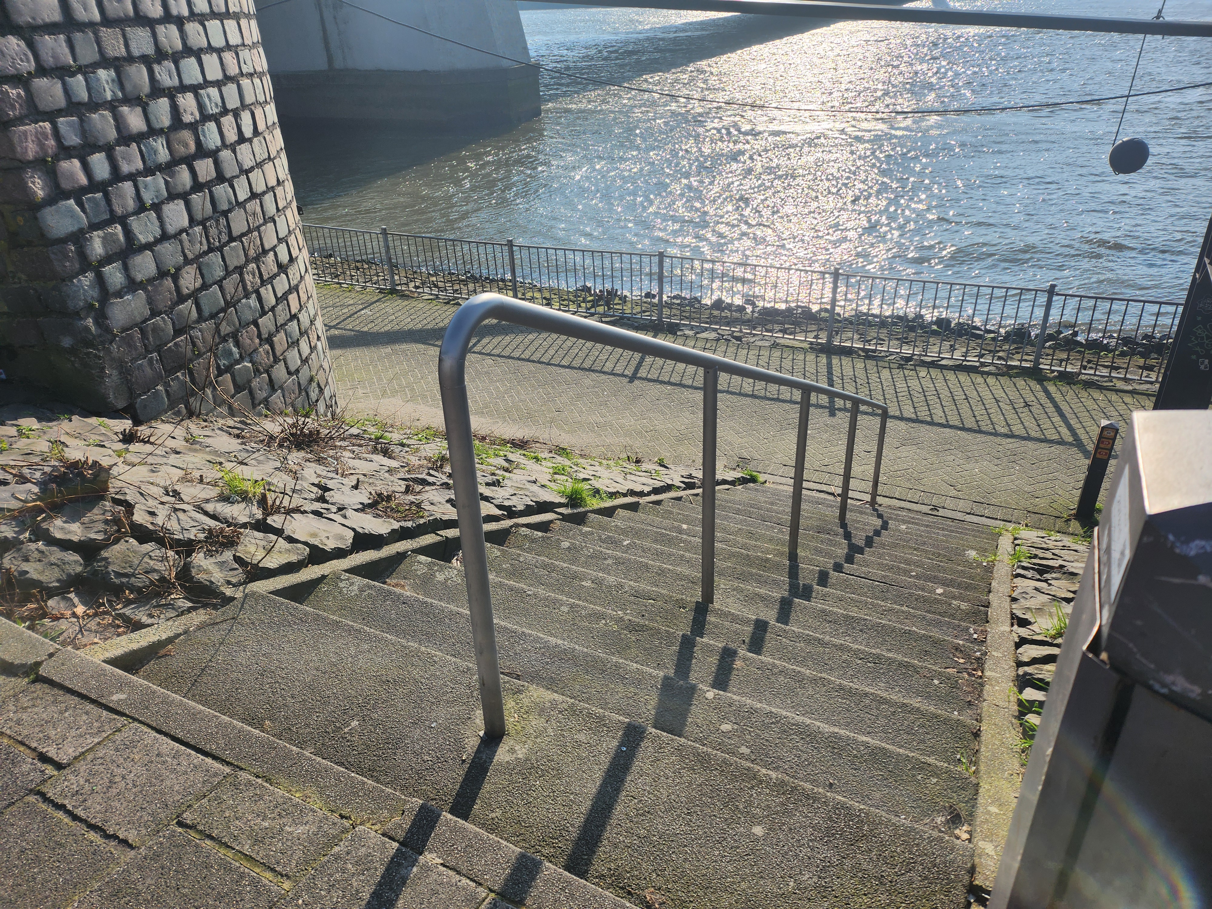 Handrail close water — photo 1