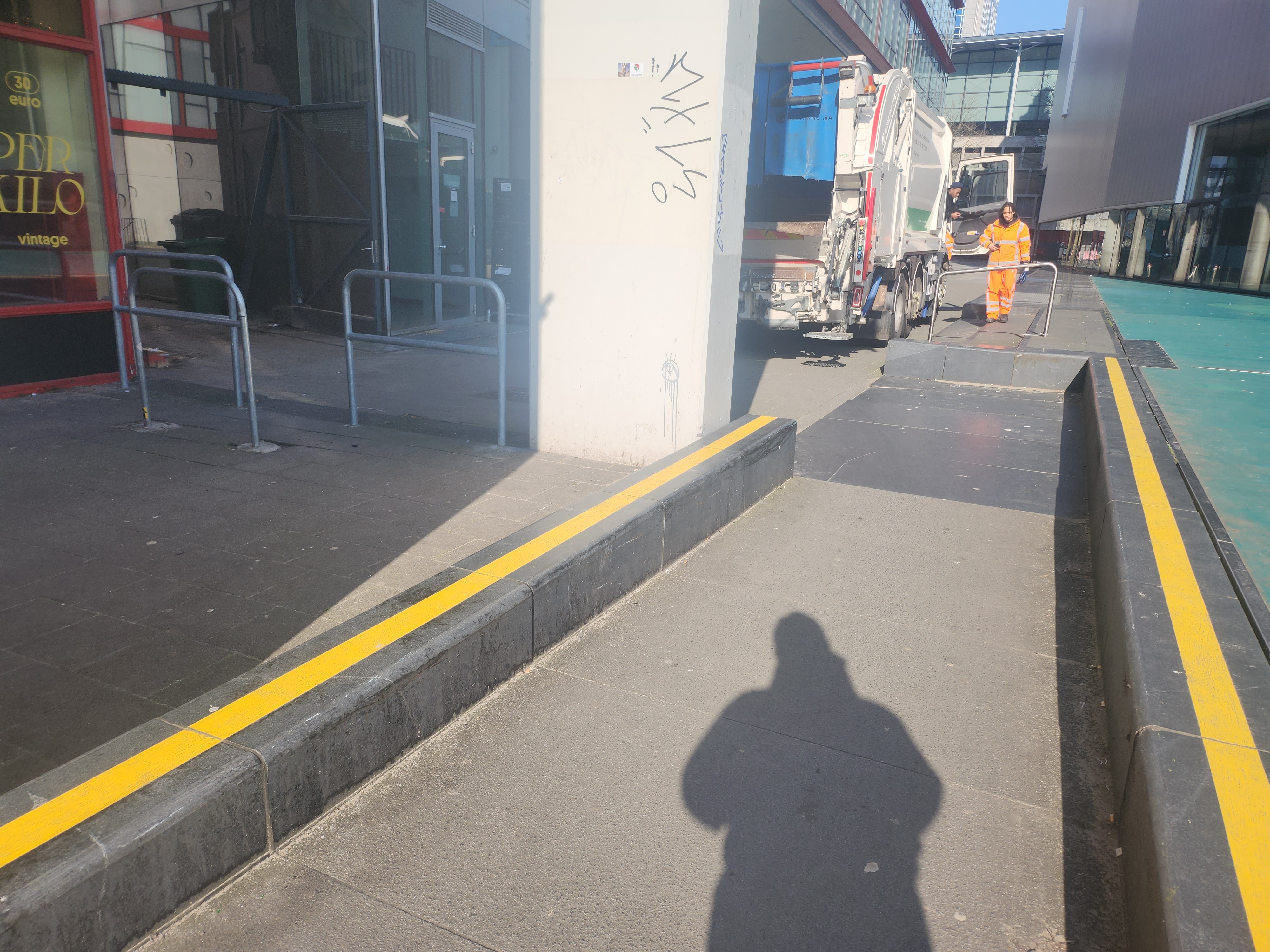 Lol curb Rotterdam — photo 1