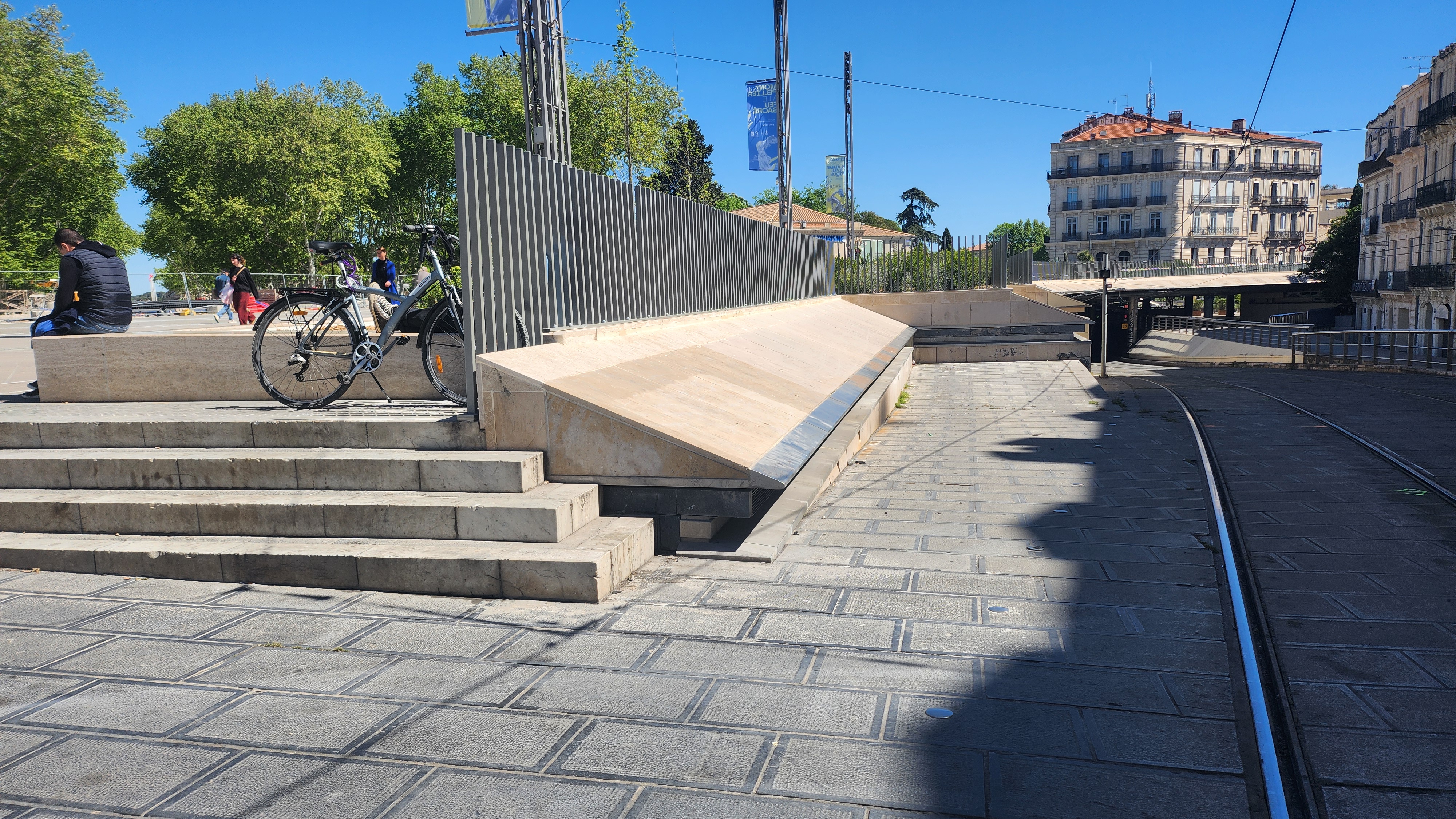 Bank place de la comédie — photo 1