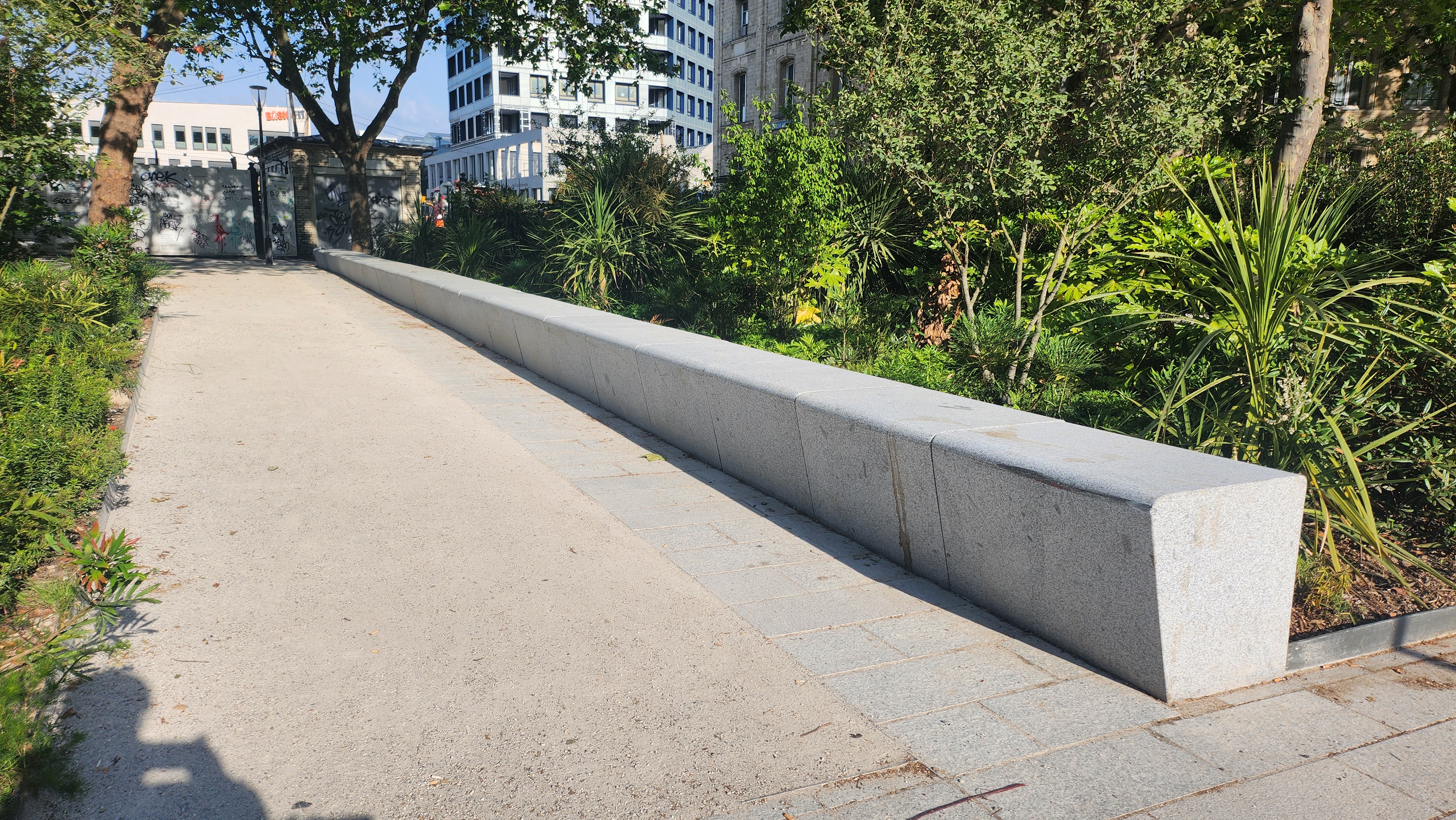 New long curb — photo 1