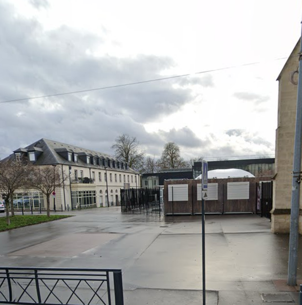 Plaza college pierre weckzerka — photo 1