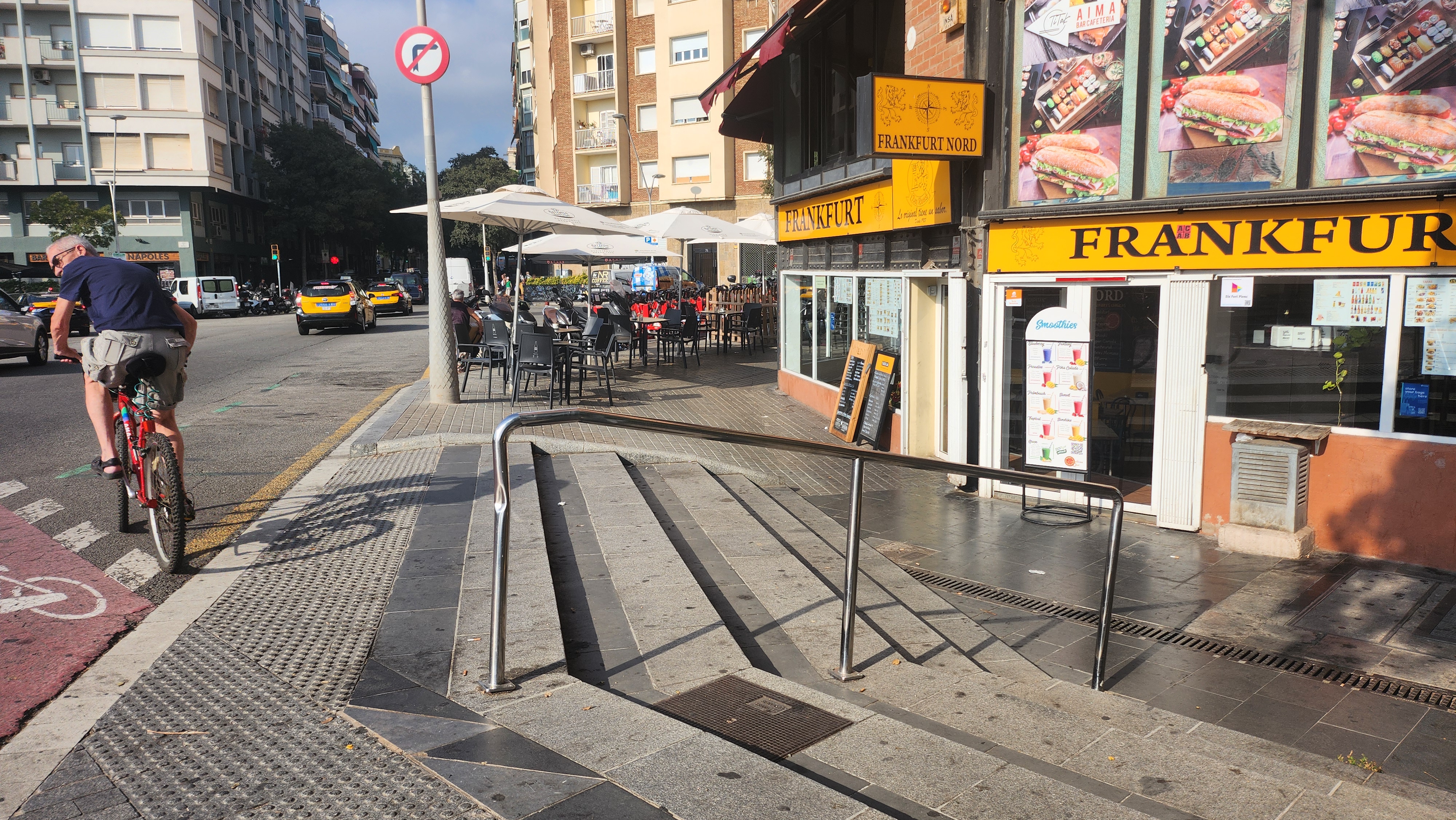 Handrail carrer d'Ali Bei — photo 1