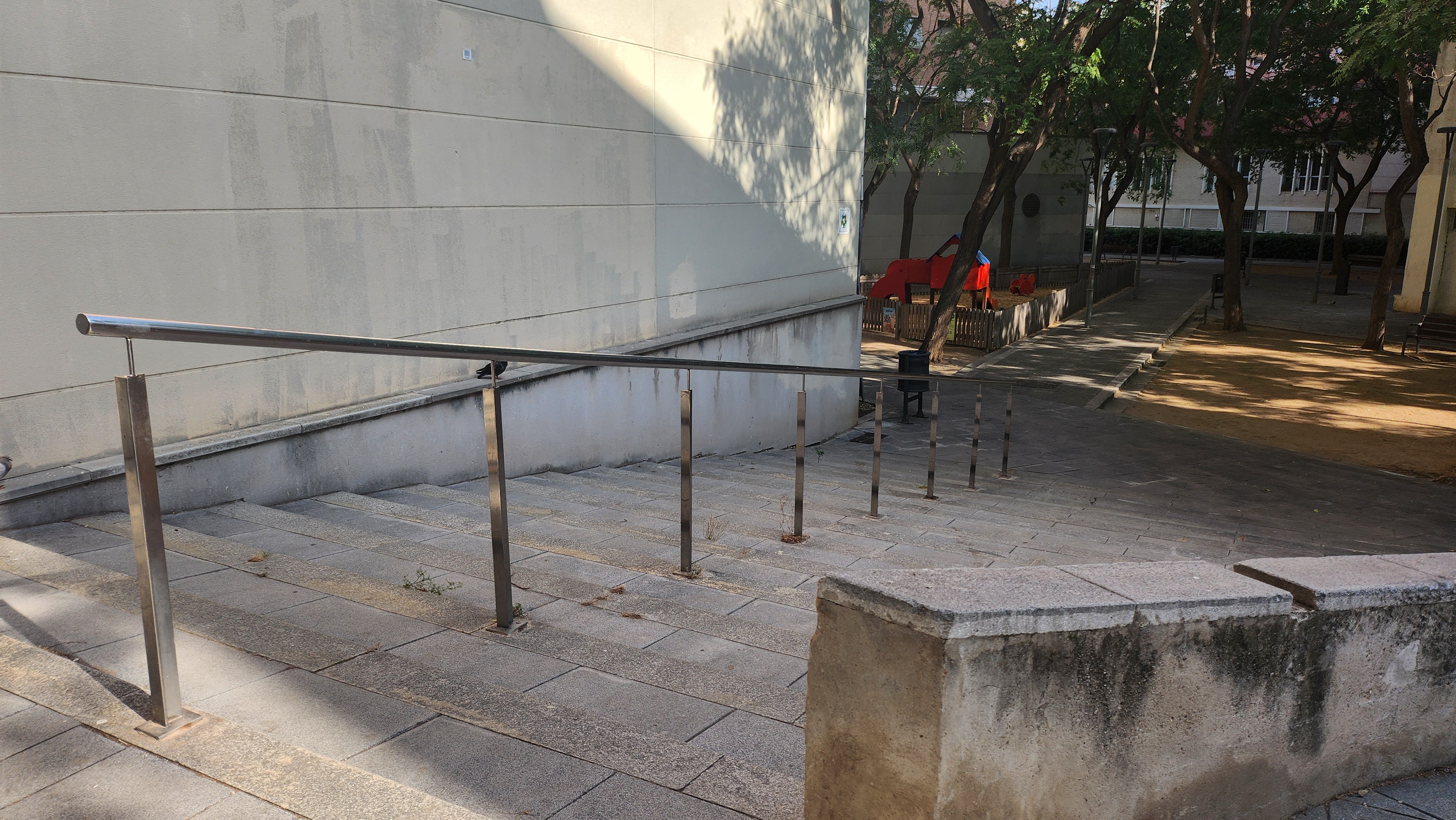 Handrail private court — photo 1