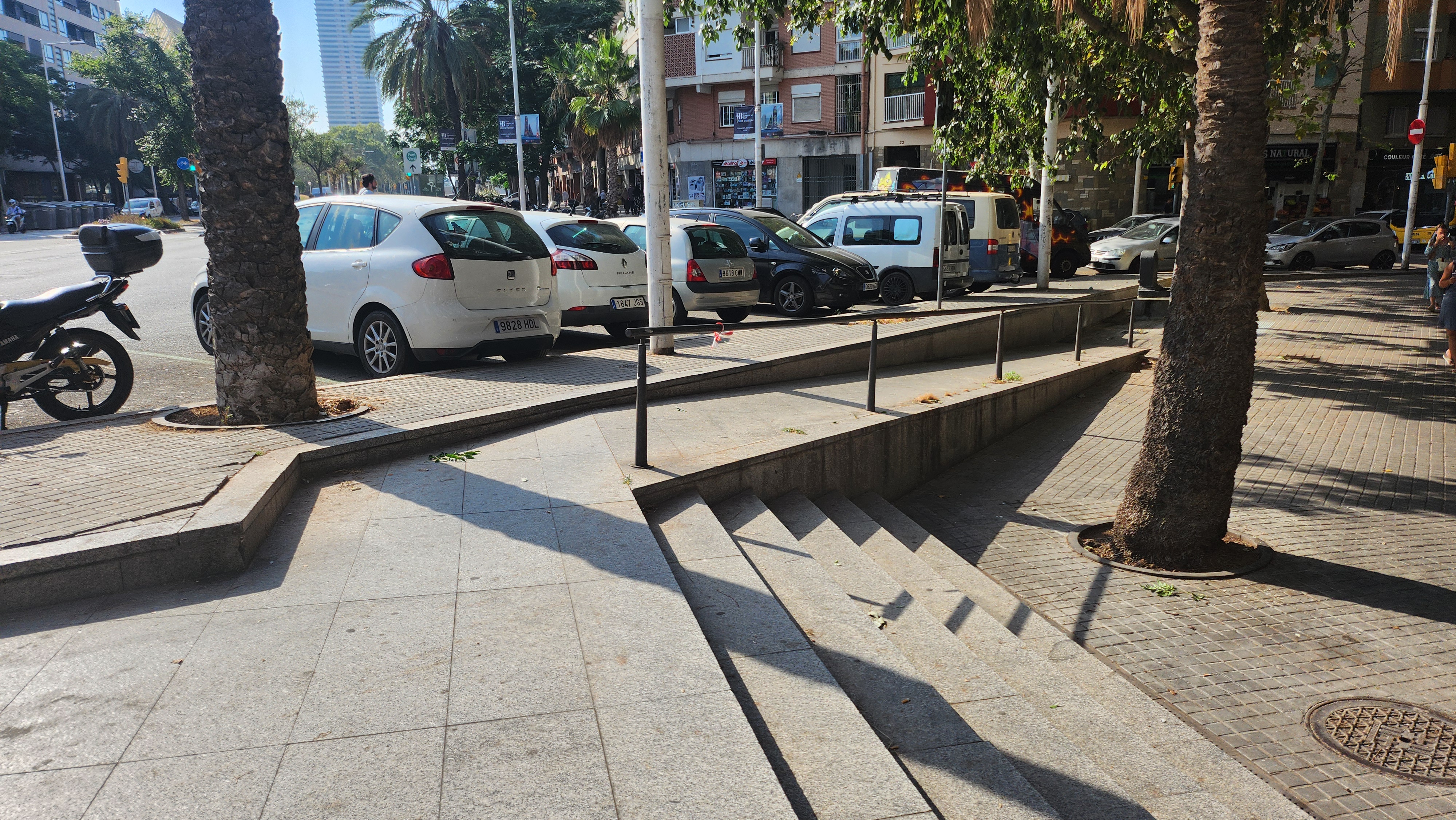Rail curb carrer de la Marina — photo 1