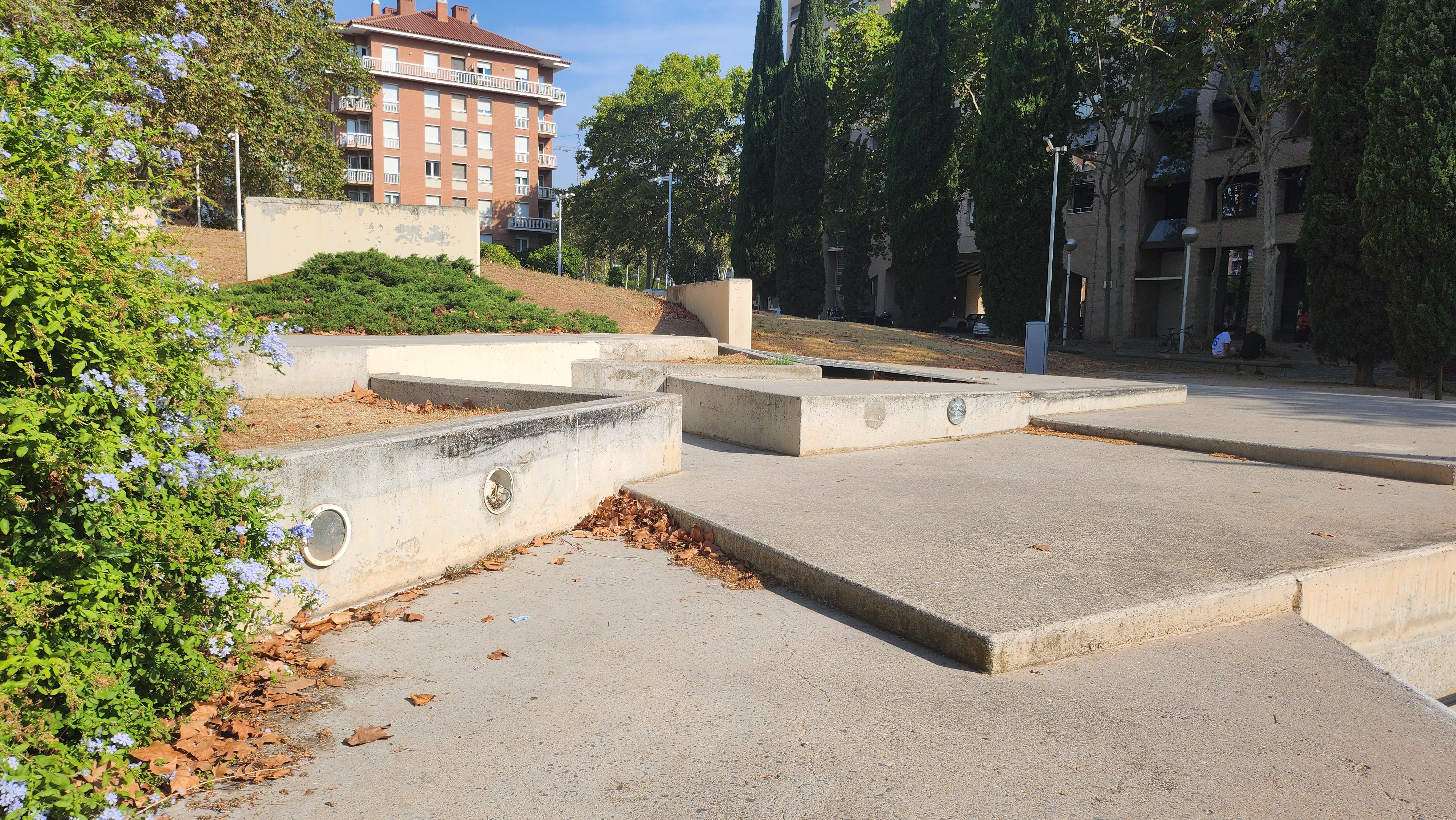 curbs close carrer Marina — photo 1